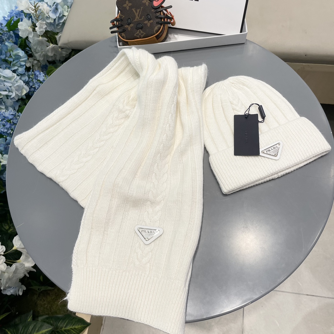 普拉达两件套PRADA爆款帽子围巾套装保暖又时尚70%羊绒30%兔绒也增加保暖几分[亲亲]高端品质潮流在