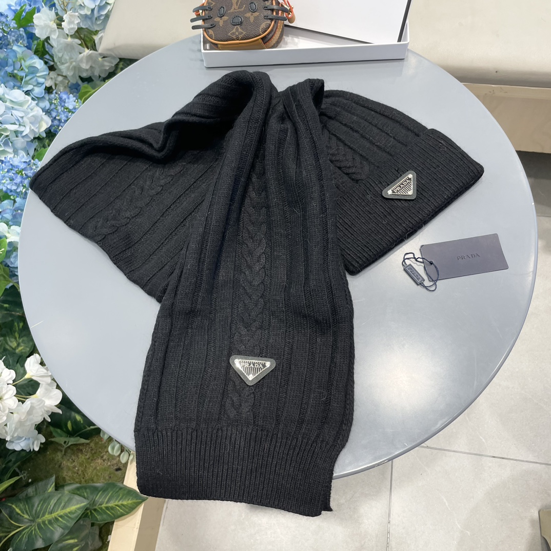 普拉达两件套PRADA爆款帽子围巾套装保暖又时尚70%羊绒30%兔绒也增加保暖几分[亲亲]高端品质潮流在