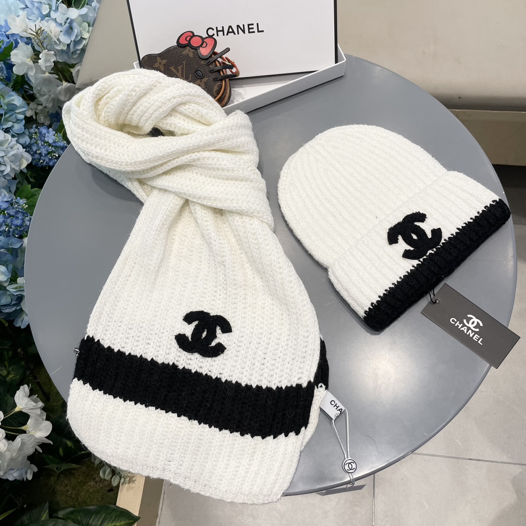 香奈儿CHANEL小红书爆款官网新品经典套装帽子！帽子围巾！手感一级棒！暖暖哒超级舒服这个冬天你就差这么