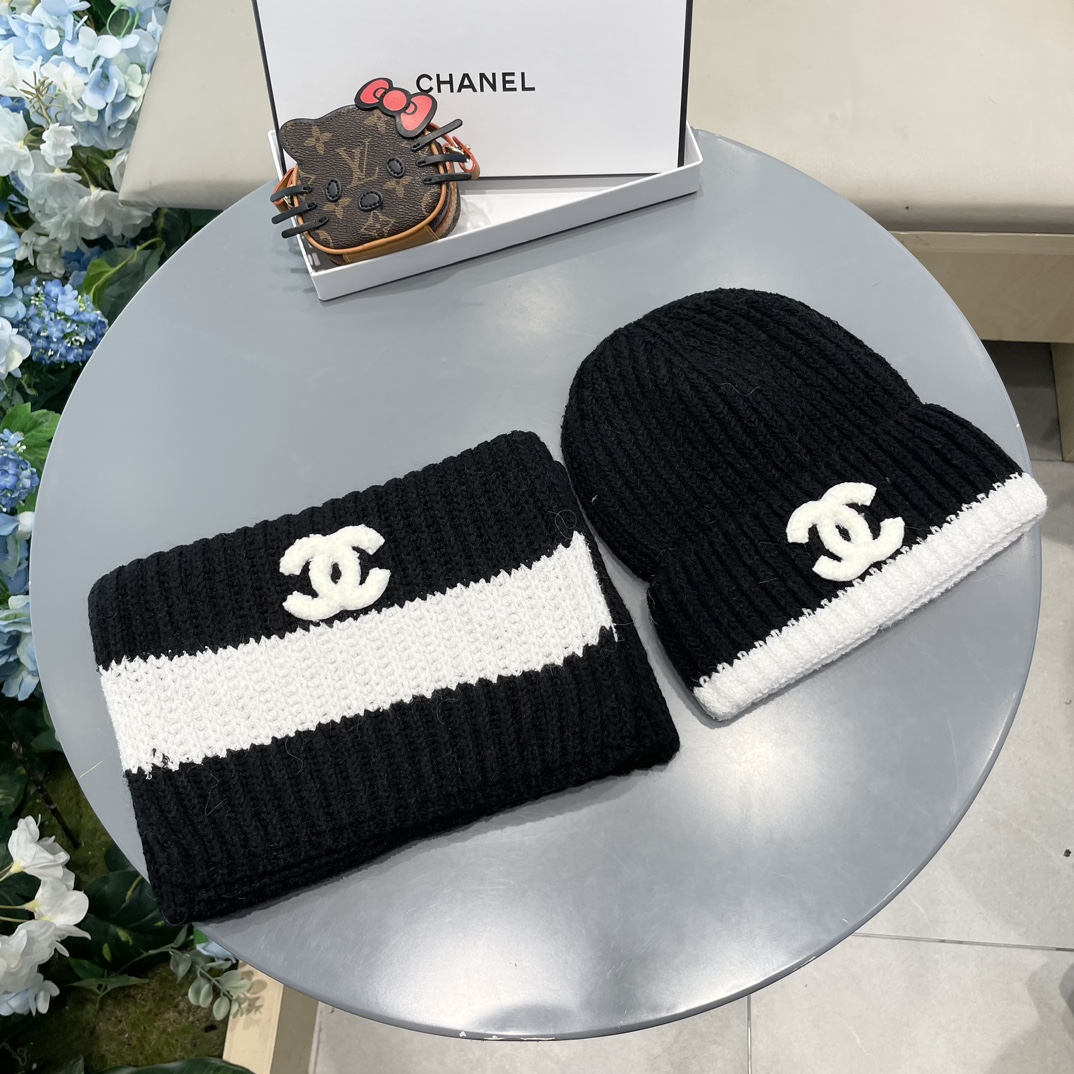 香奈儿CHANEL小红书爆款官网新品经典套装帽子！帽子围巾！手感一级棒！暖暖哒超级舒服这个冬天你就差这么