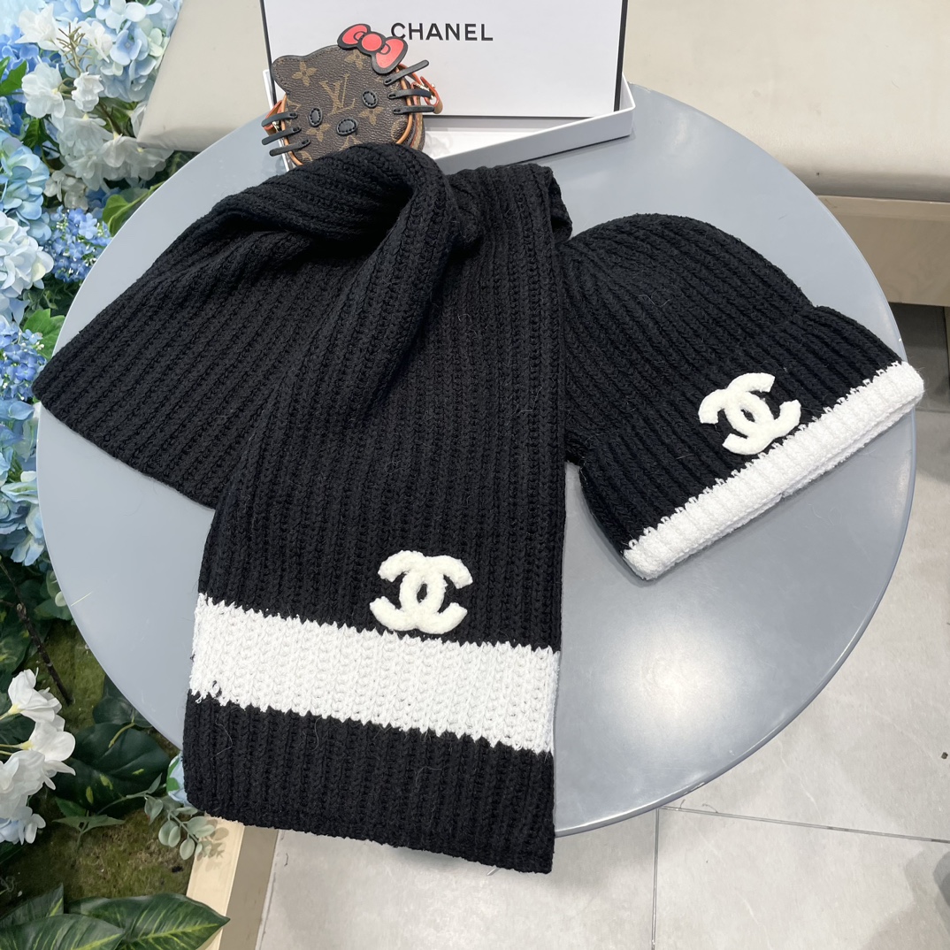 香奈儿CHANEL小红书爆款官网新品经典套装帽子！帽子围巾！手感一级棒！暖暖哒超级舒服这个冬天你就差这么