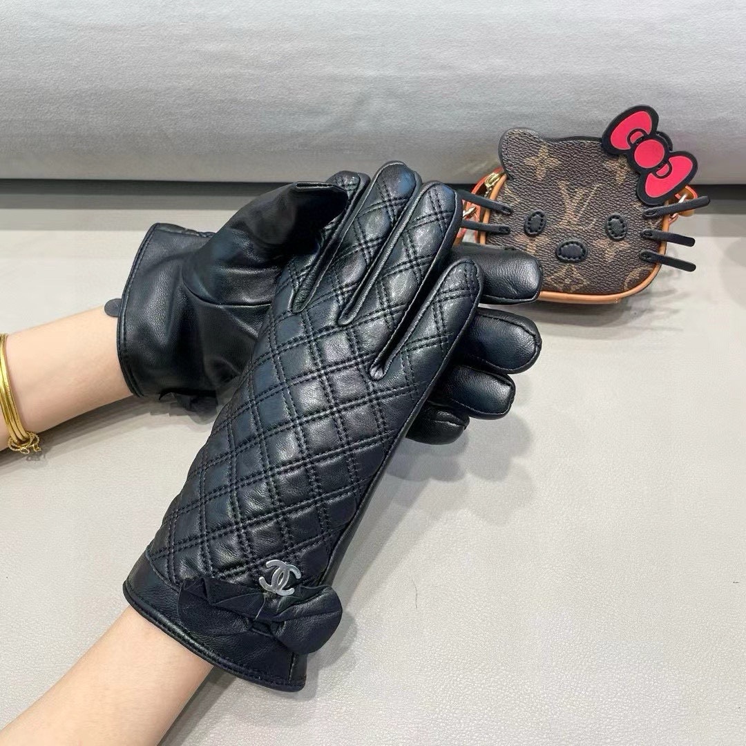 香奈儿女款羊皮手套，时尚手套，秋冬保暖加绒内里，经典简洁💕上手超舒适柔软、百搭！ML