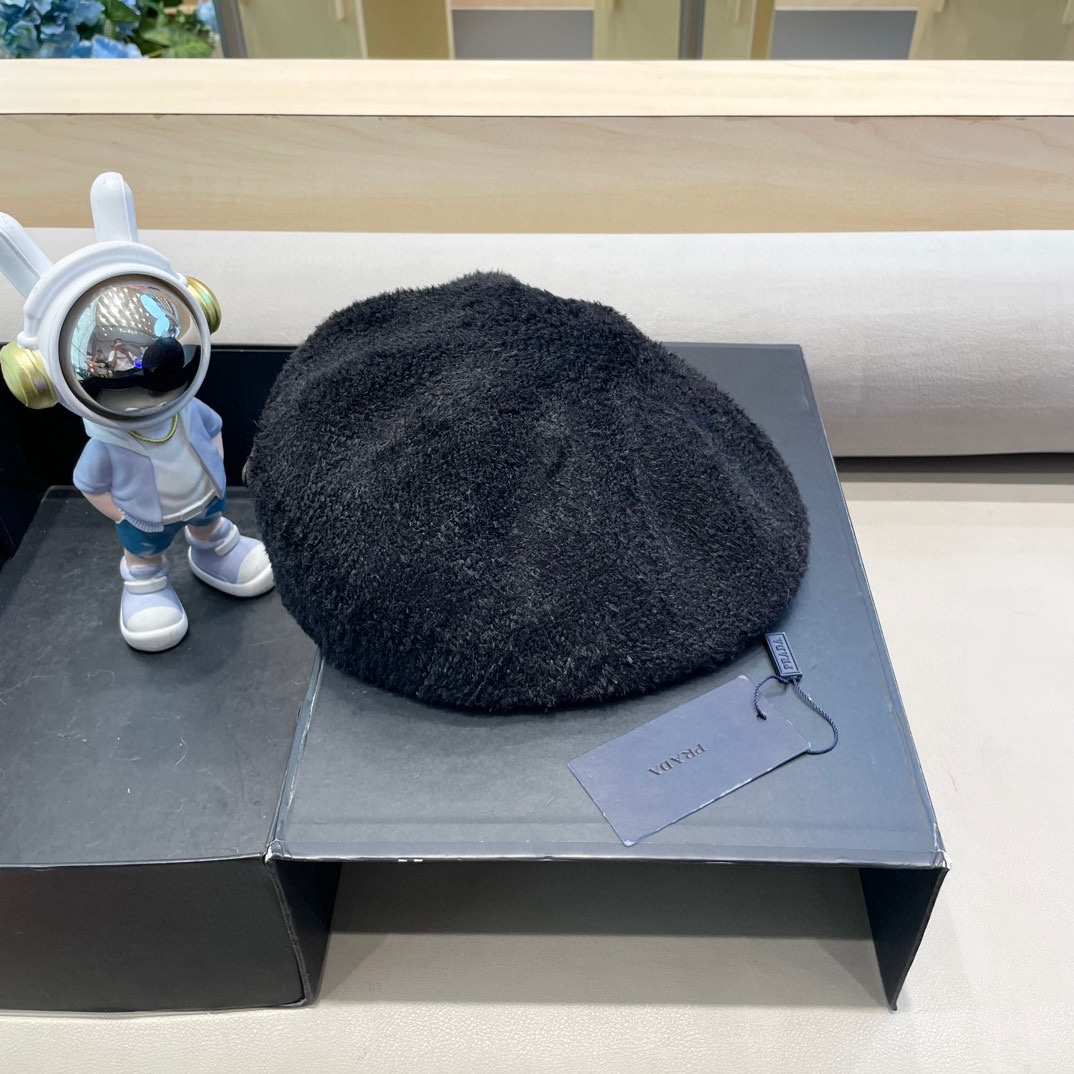  普拉达Prada正反两戴贝雷帽女秋冬季时尚保暖前进帽子新款英伦复古画家帽