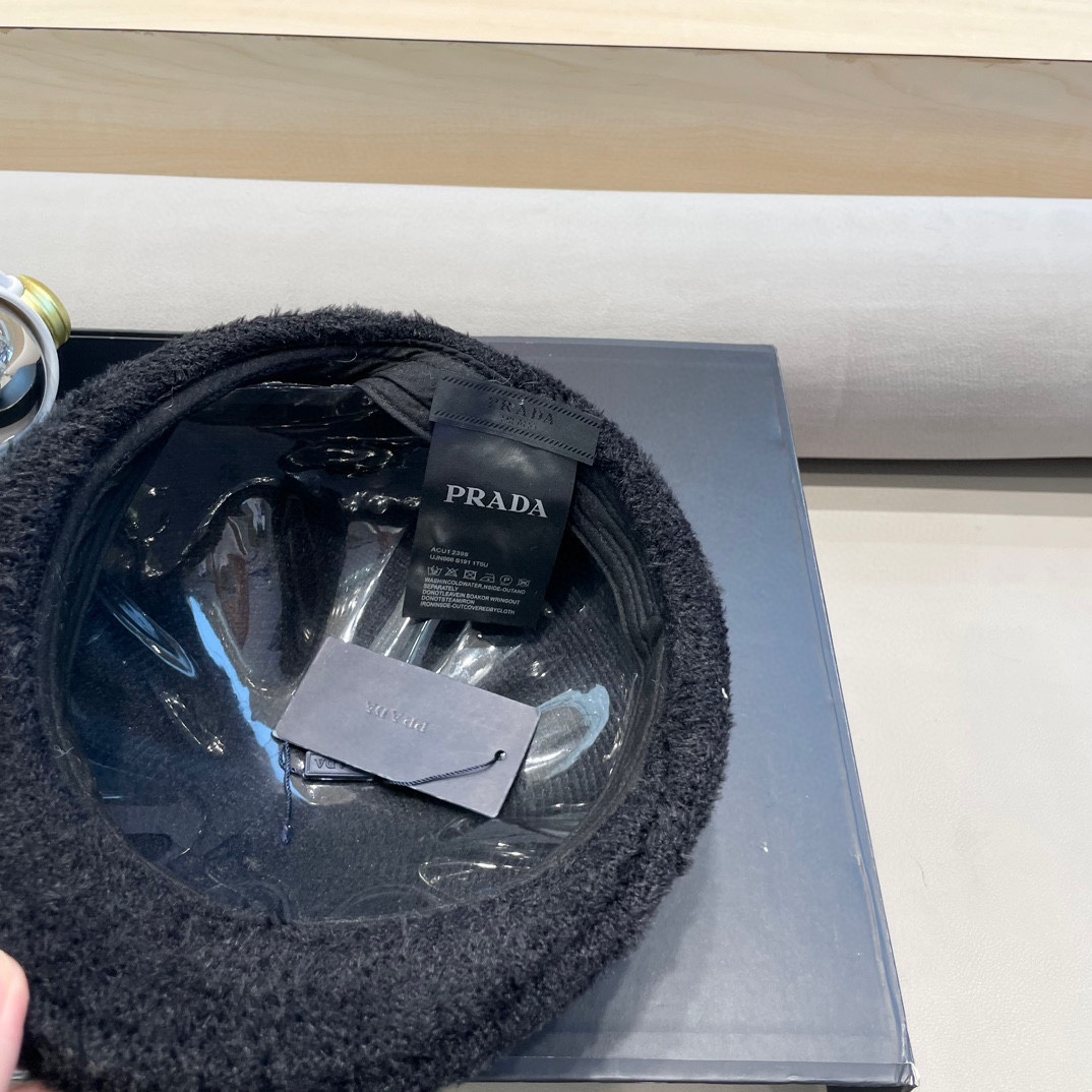  普拉达Prada正反两戴贝雷帽女秋冬季时尚保暖前进帽子新款英伦复古画家帽