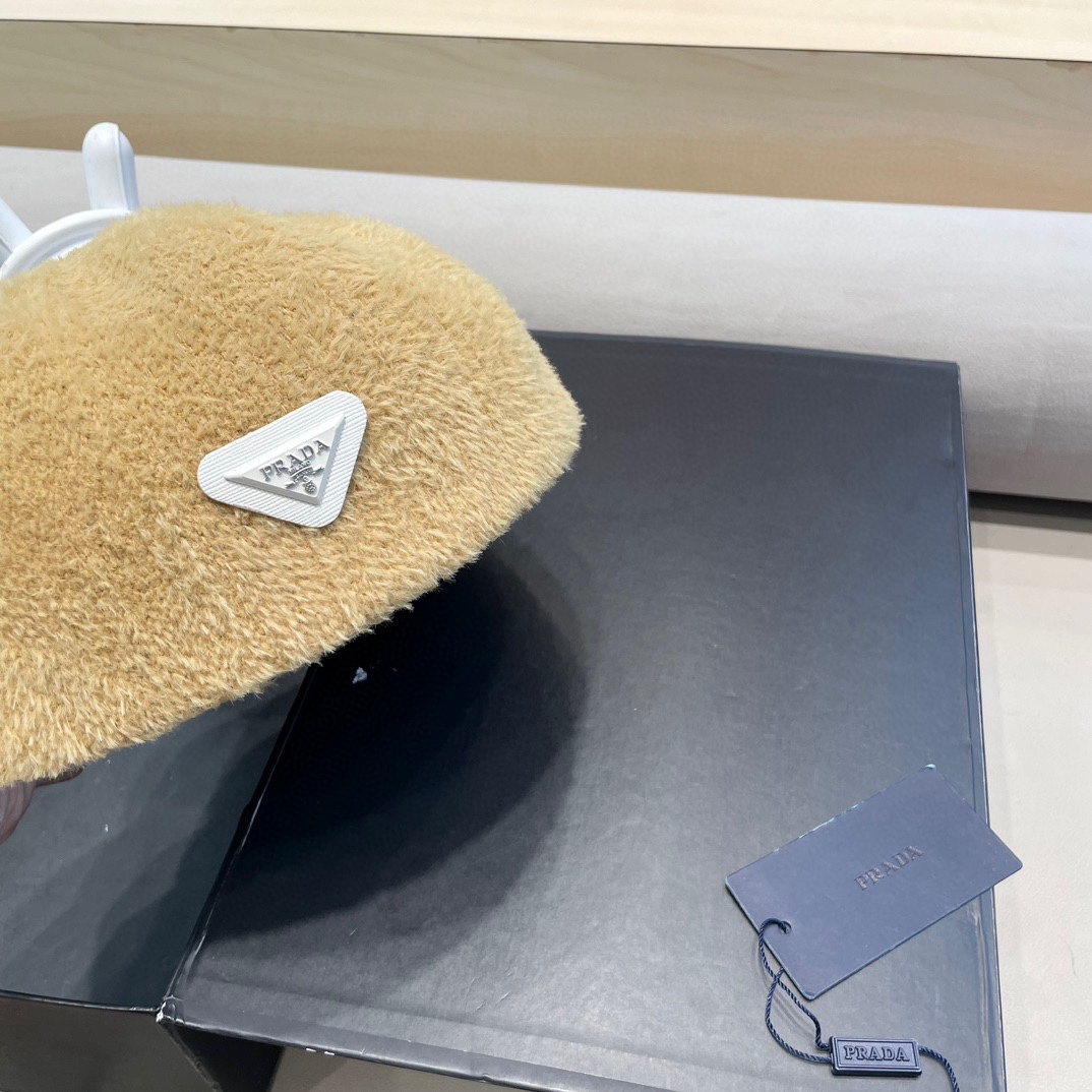  普拉达Prada正反两戴贝雷帽女秋冬季时尚保暖前进帽子新款英伦复古画家帽