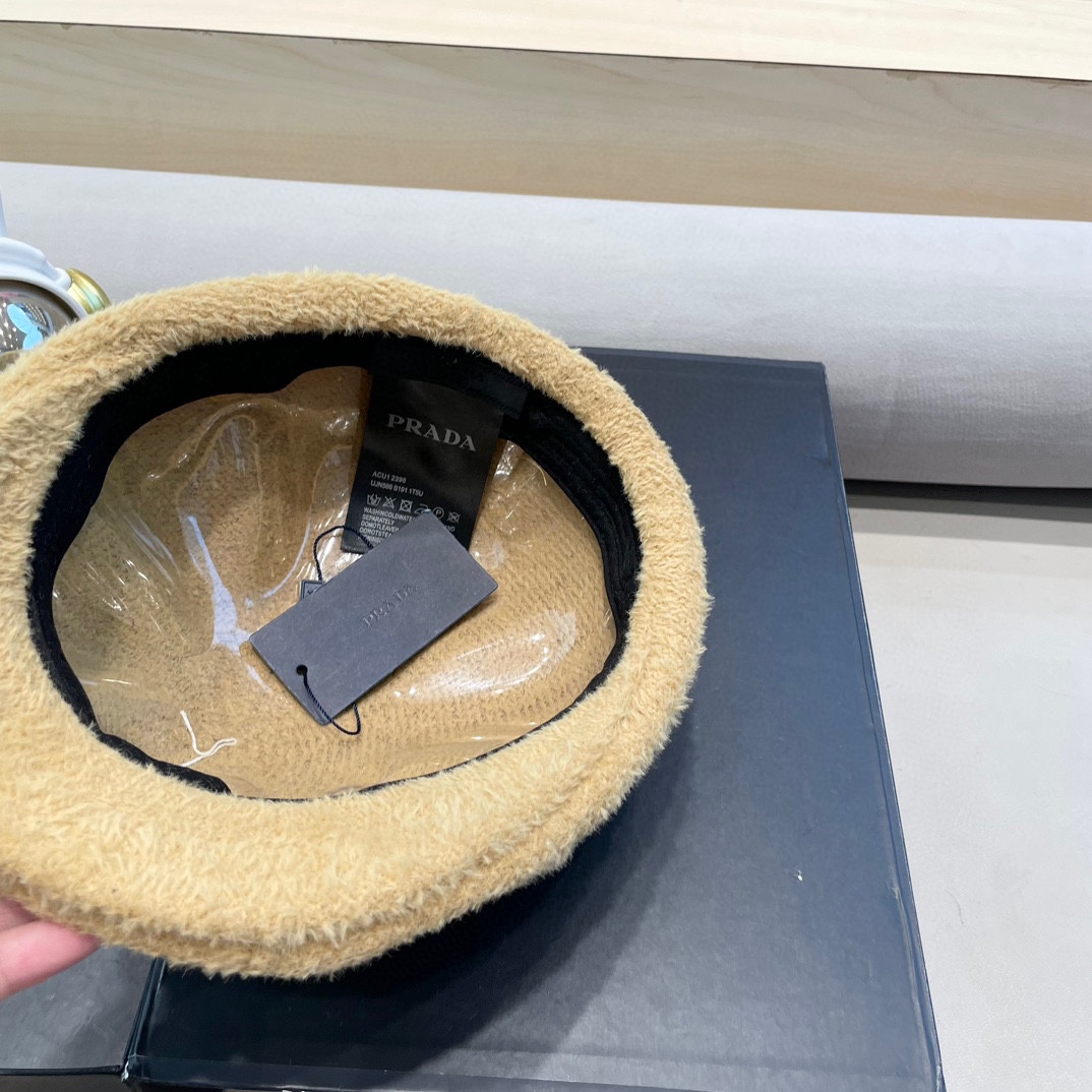  普拉达Prada正反两戴贝雷帽女秋冬季时尚保暖前进帽子新款英伦复古画家帽