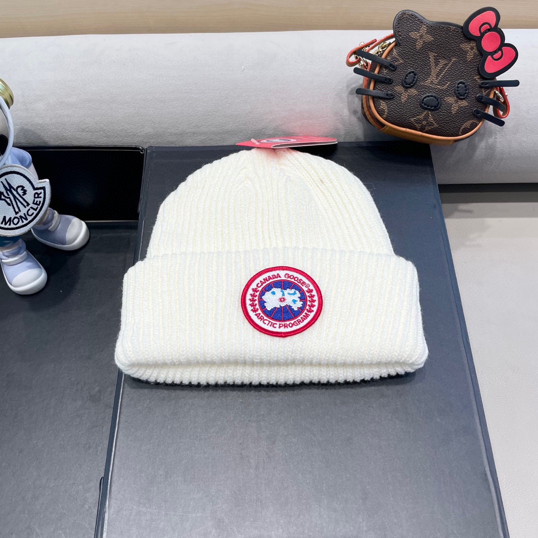 “New Canadian Goose Wool Knit Hat: Soft, Flexible, and Stylish!”