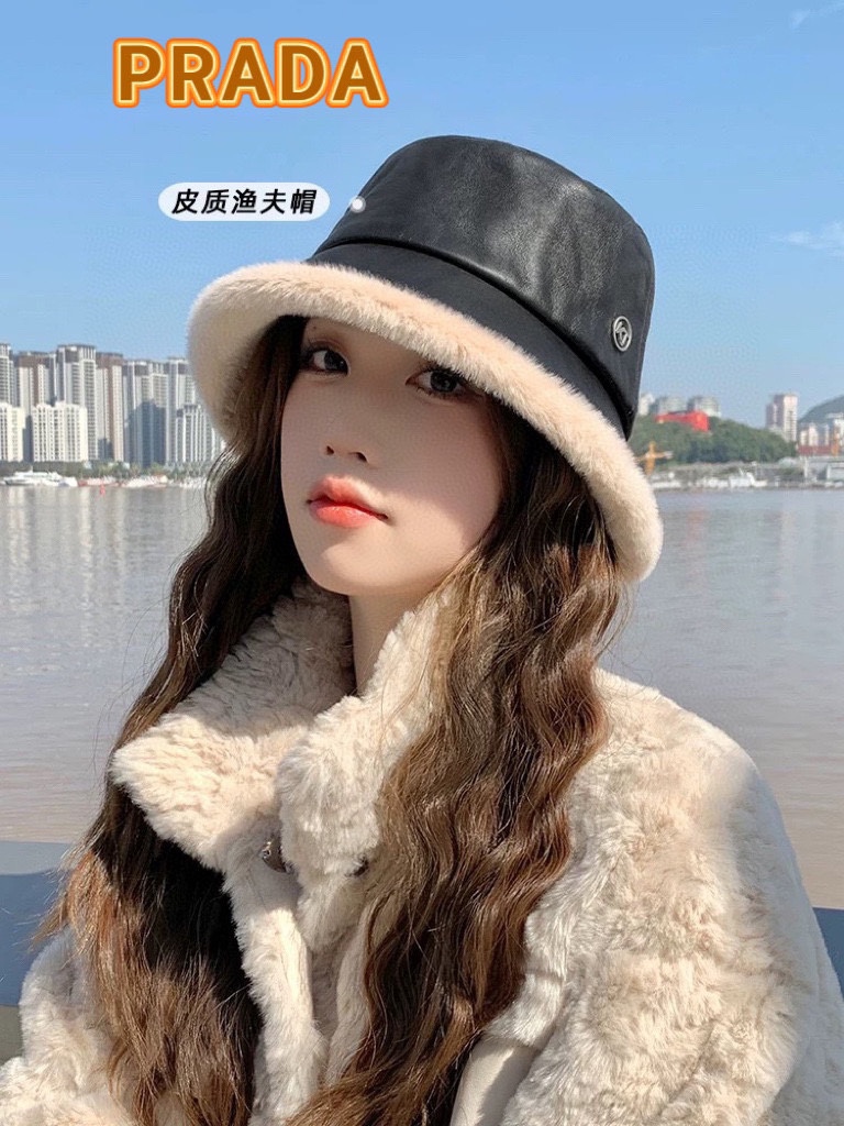 NO:220300,PRADA leather fisherman hat women's new winter plus velvet warm hat without makeup versatile basin hat showing face small ear protection hat fisherman hat baseball hat knit hat, hat, prada, prada, espadrilles, hats19860909PRADA普拉达皮质渔夫帽女新款冬加绒保暖帽素颜百搭盆帽显脸小护耳帽子帽子渔夫帽棒球帽针织帽,帽子,prada,prada,espadrilles,hats,hat