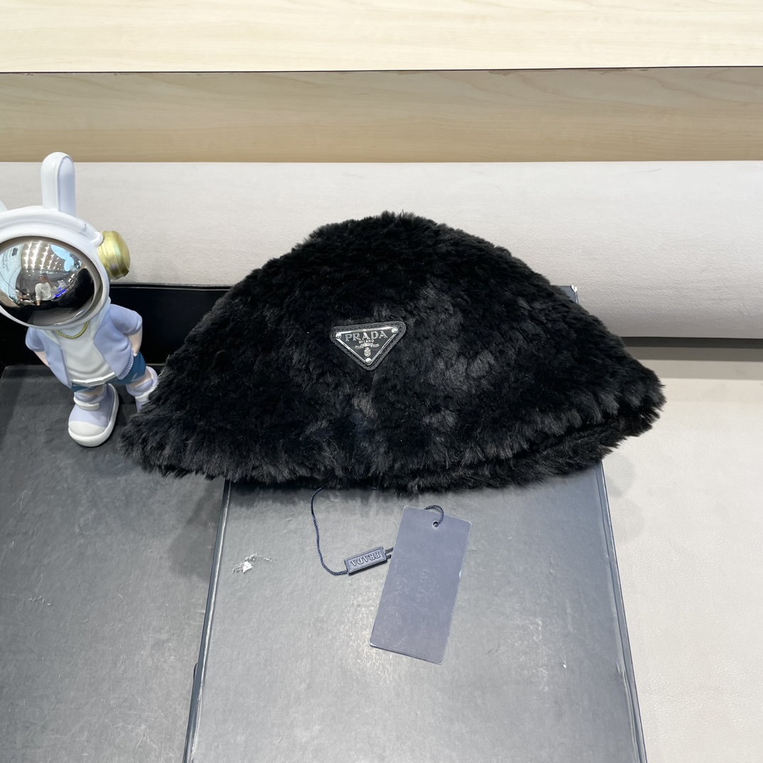 NO:220304,Prada Prada Korean fashion inverted triangle fisherman hat female internet celebrity autumn and winter warm plush pot hat versatile black bucket hat fisherman hat baseball hat knit hat, hat, prada, prada, espadrilles, hats19860909普拉达Prada韩国时尚倒三角标渔夫帽女网红秋冬季保暖毛绒盆帽百搭黑色水桶帽帽子渔夫帽棒球帽针织帽,帽子,prada,prada,espadrilles,hats,hat