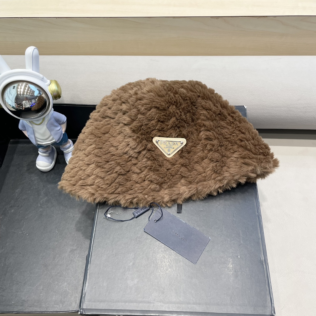 NO:220301,Prada Prada Korean fashion inverted triangle fisherman hat female internet celebrity autumn and winter warm plush pot hat versatile black bucket hat fisherman hat baseball hat knit hat, hat, prada, prada, espadrilles, hats19860909普拉达Prada韩国时尚倒三角标渔夫帽女网红秋冬季保暖毛绒盆帽百搭黑色水桶帽帽子渔夫帽棒球帽针织帽,帽子,prada,prada,espadrilles,hats,hat