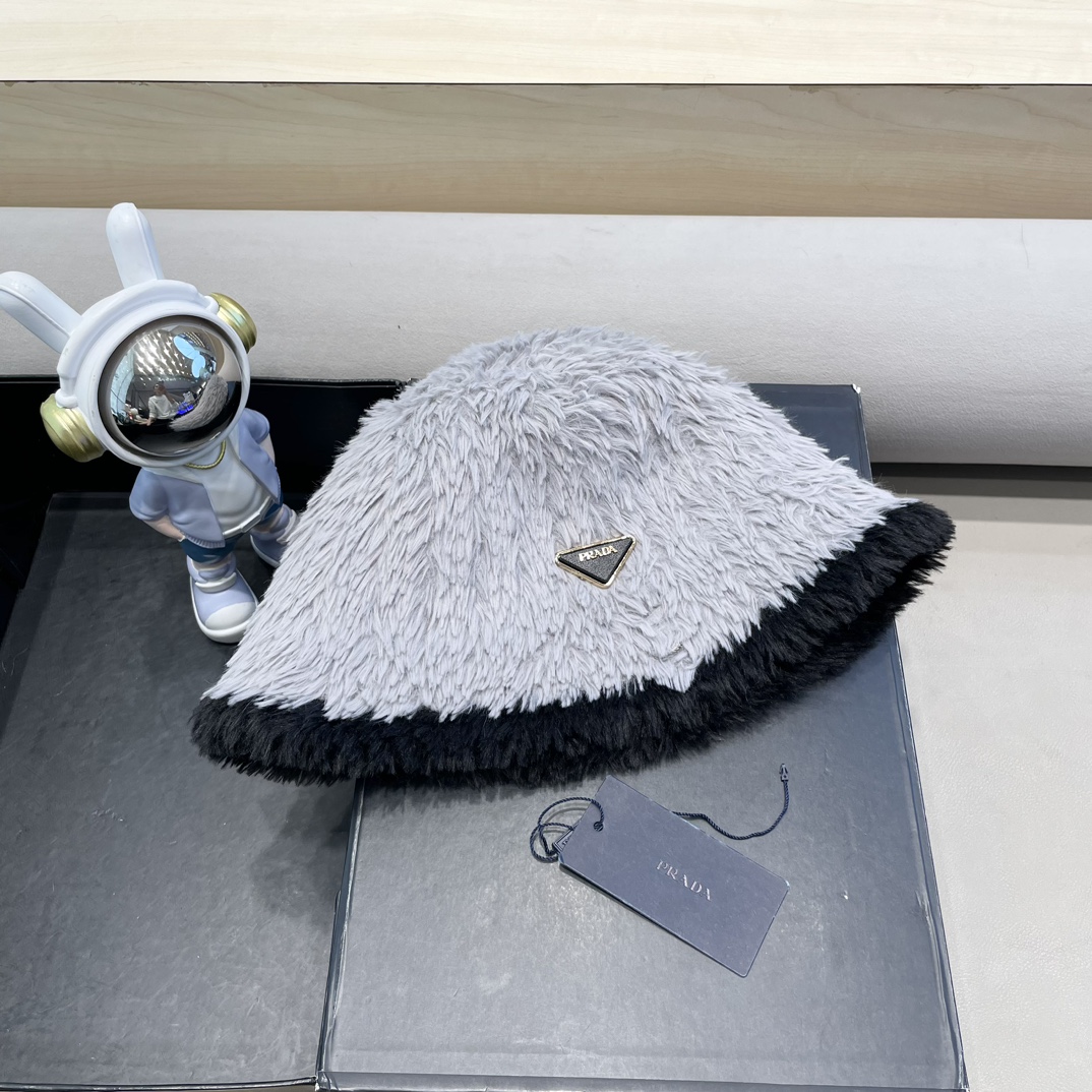 NO:220313,Prada Prada winter plush fisherman hat girls Korean style versatile face showing small black bucket hat popular fashion basin hat fisherman hat baseball hat knit hat, hat, prada, prada, espadrilles, hats19860909普拉达Prada冬季毛绒渔夫帽子女生韩版百搭显脸小黑色水桶帽爆款时尚盆帽帽子渔夫帽棒球帽针织帽,帽子,prada,prada,espadrilles,hats,hat