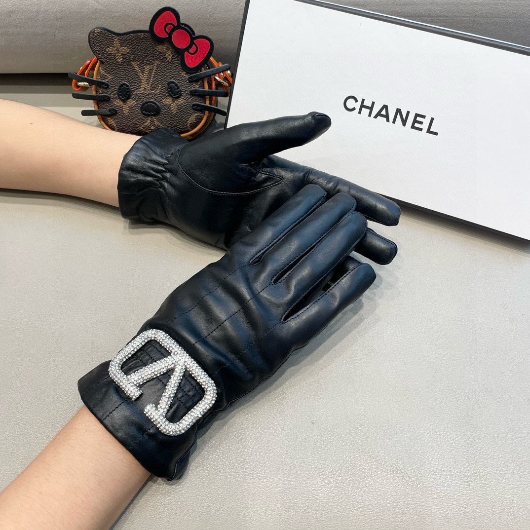 Valentino’s Latest High-Skink Gloves: Imported Sheep Hides, Warm Velvet Interior, Top Seller. - 图片 9