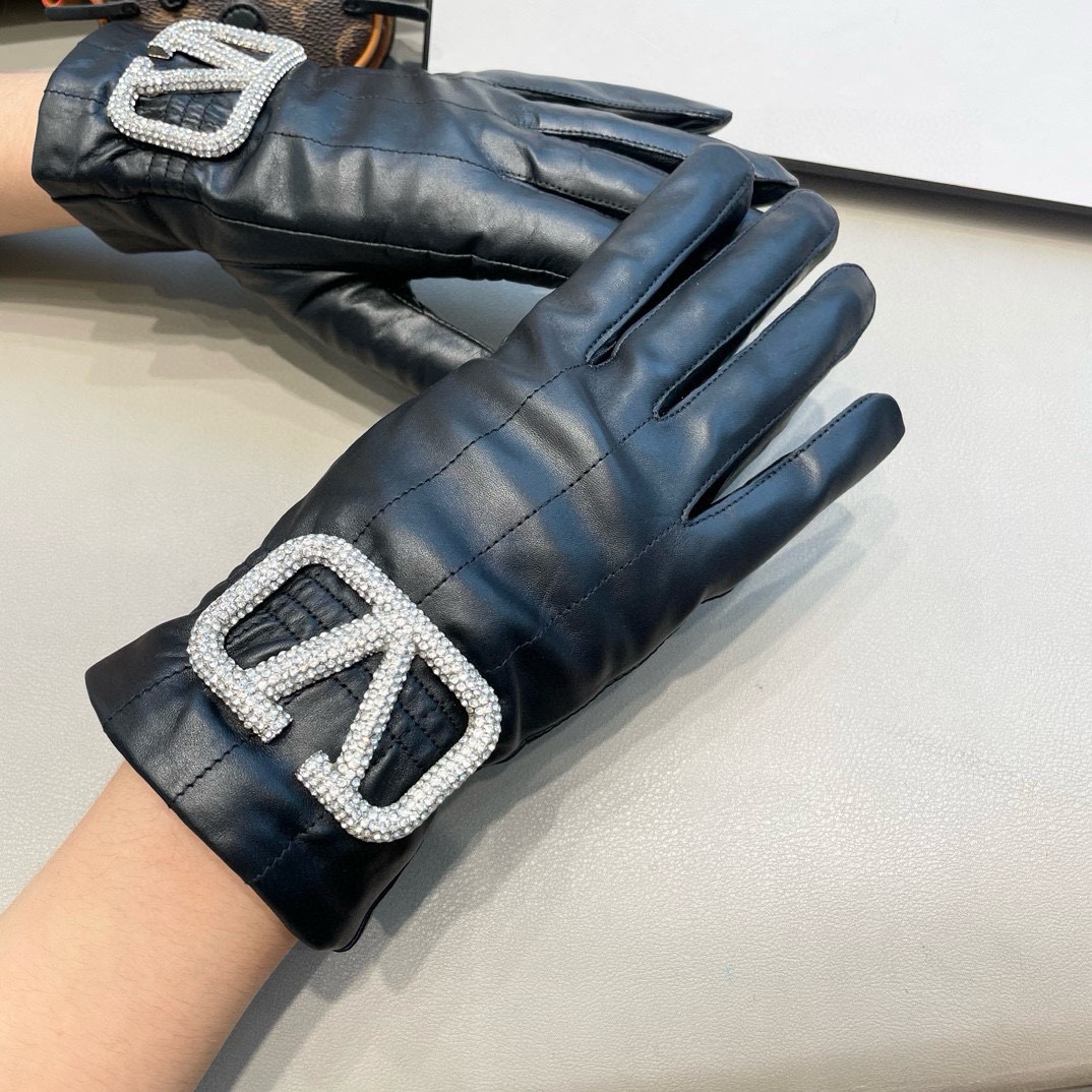 Valentino’s Latest High-Skink Gloves: Imported Sheep Hides, Warm Velvet Interior, Top Seller. - 图片 7