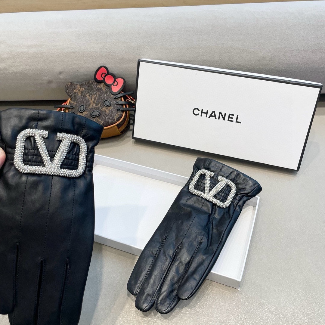 Valentino’s Latest High-Skink Gloves: Imported Sheep Hides, Warm Velvet Interior, Top Seller. - 图片 3