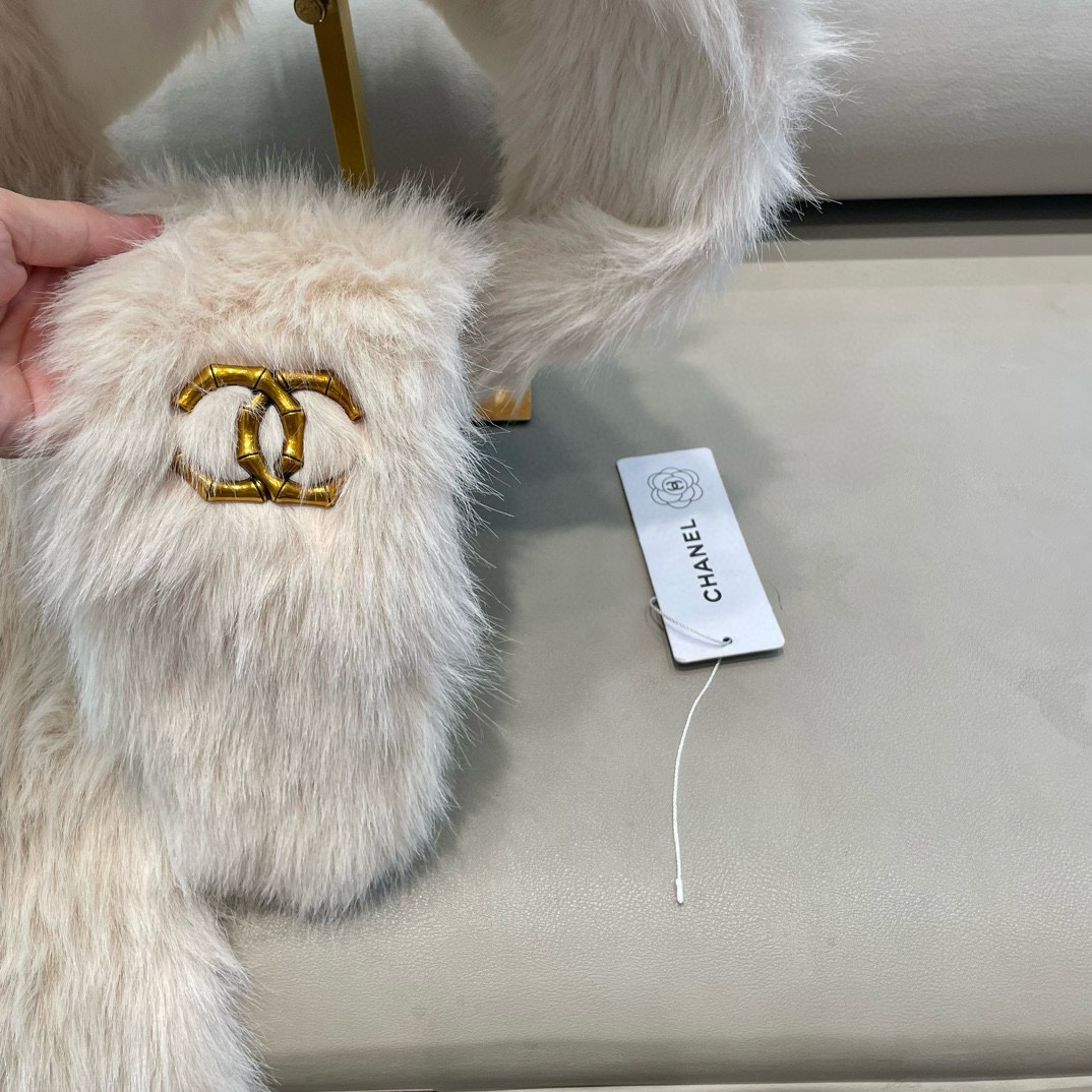 Chanel冬天加厚保暖毛绒帽子可爱狐狸耳朵帽子围巾一体二件套防寒护耳帽