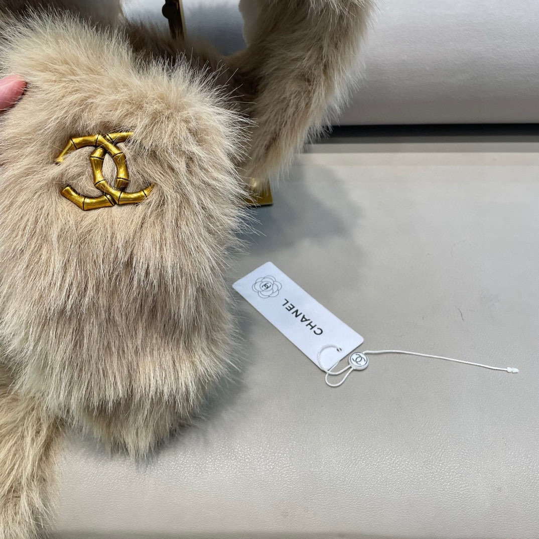 Chanel冬天加厚保暖毛绒帽子可爱狐狸耳朵帽子围巾一体二件套防寒护耳帽