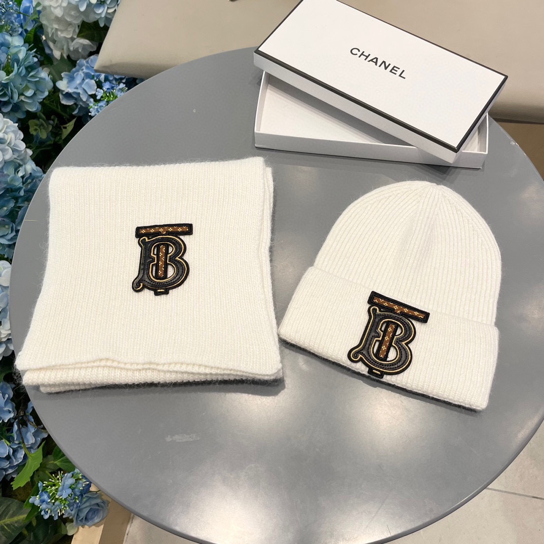 [Burberry Hats]Burberry cashmere hat and scarf set original single. The entire