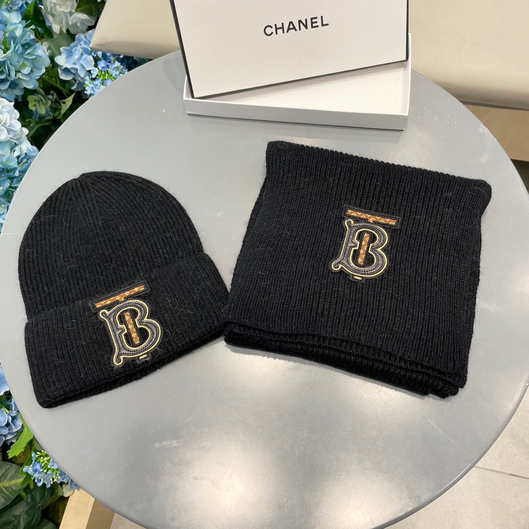[Burberry Hats]Burberry cashmere hat and scarf set original single. The entire