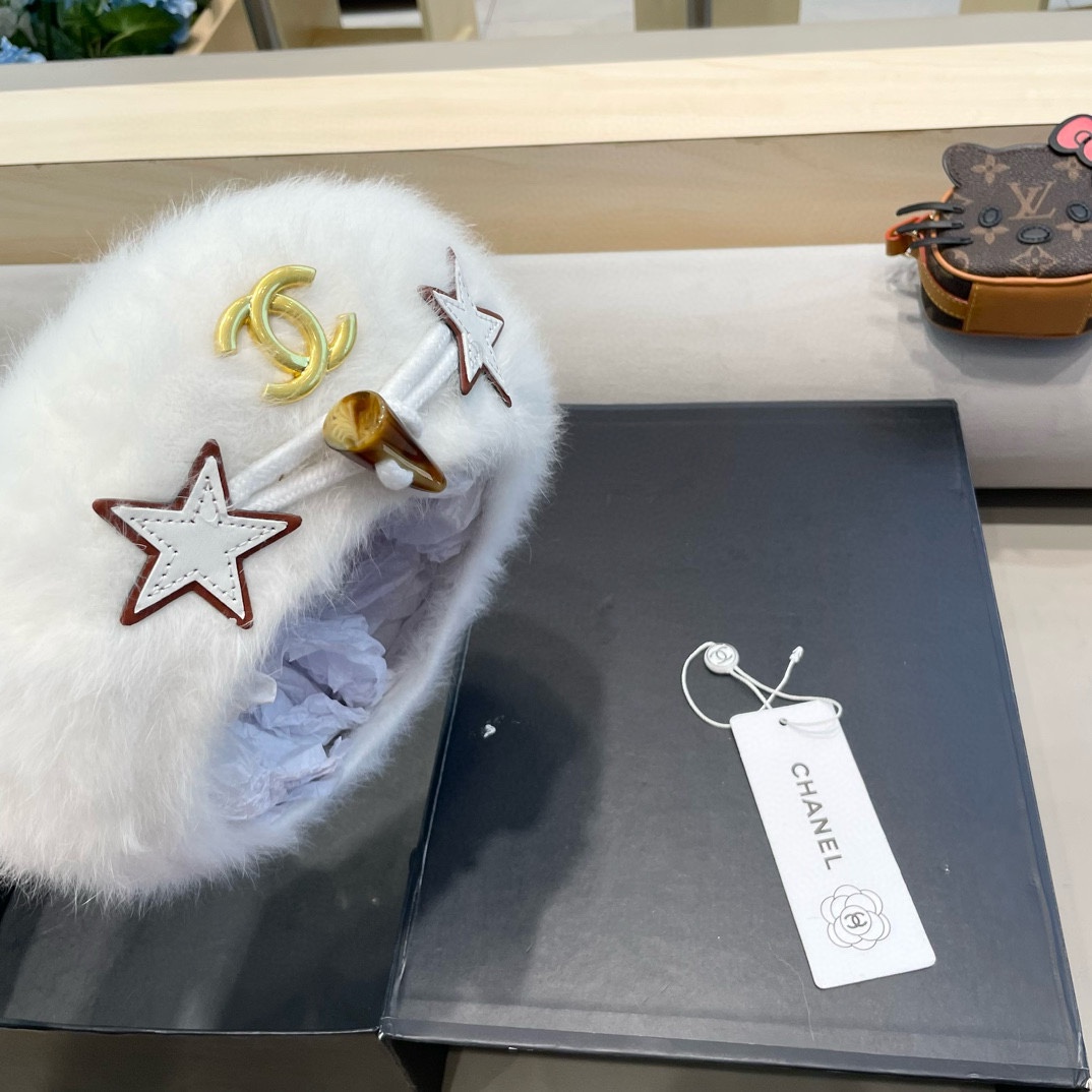   Chanel计师联名款星星牛角扣毛绒兔毛贝雷帽女秋冬画家帽