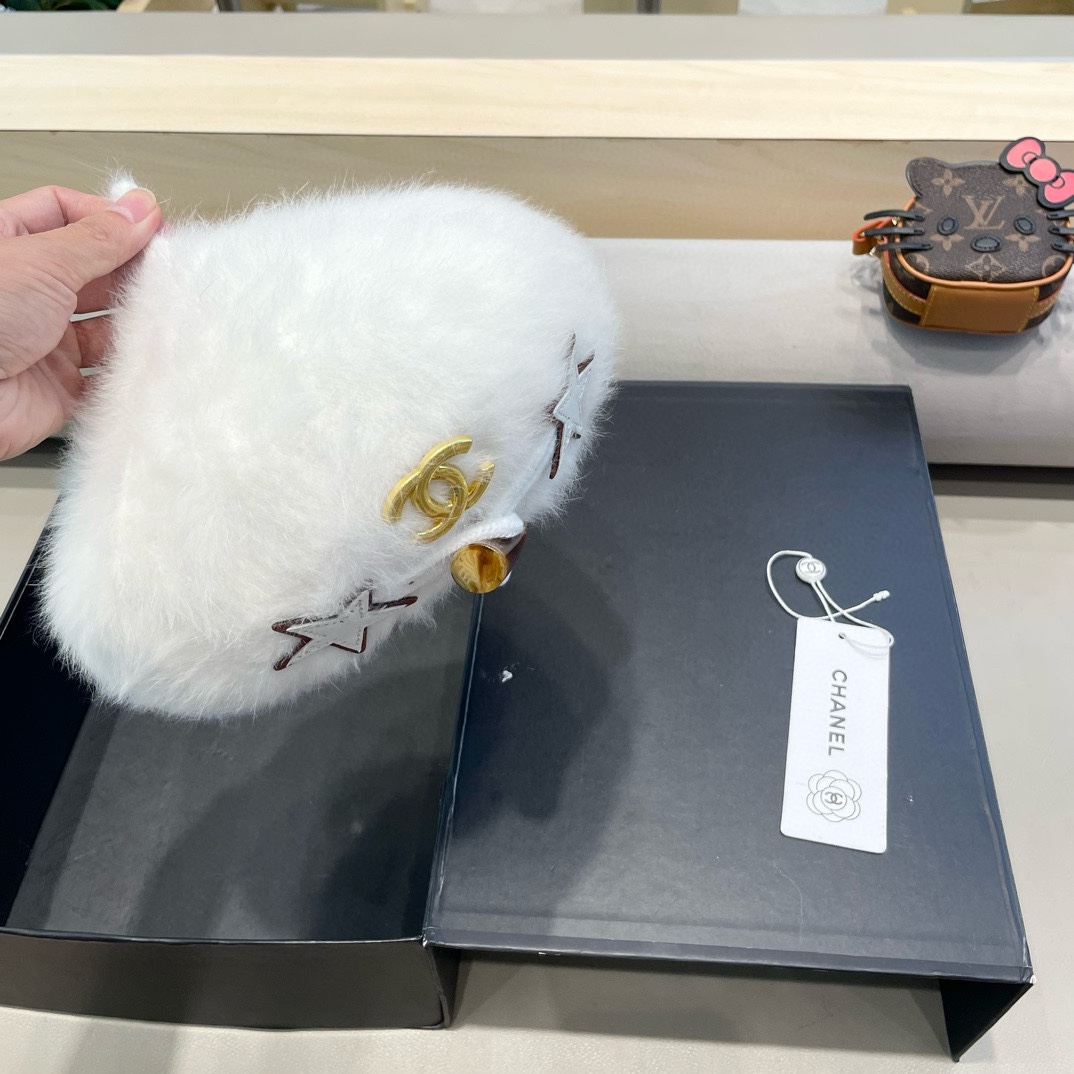   Chanel计师联名款星星牛角扣毛绒兔毛贝雷帽女秋冬画家帽