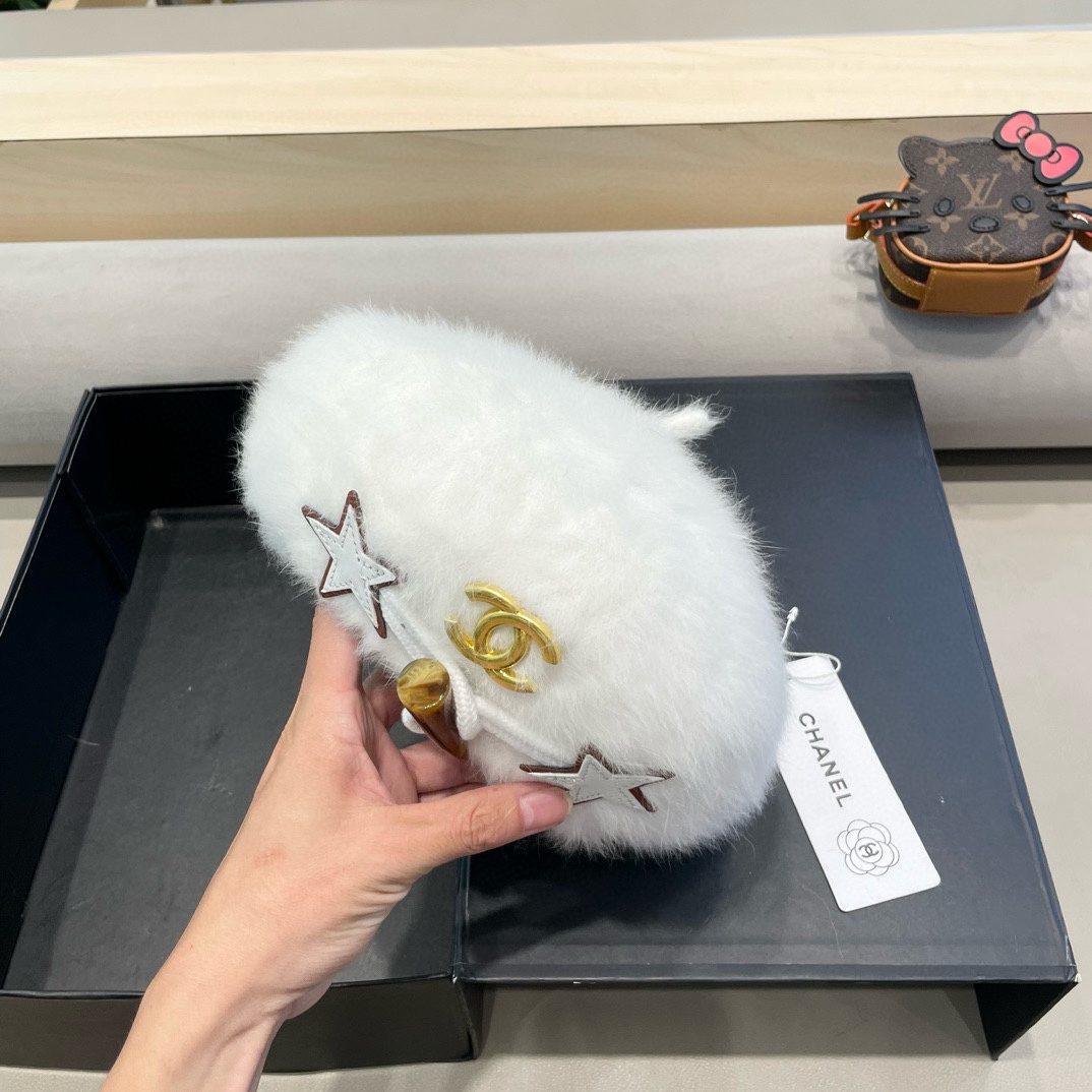   Chanel计师联名款星星牛角扣毛绒兔毛贝雷帽女秋冬画家帽