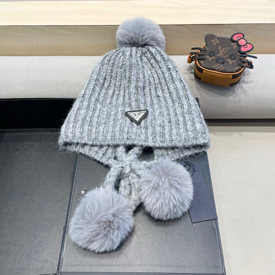 NO:218634,Prada Prada hat for women in autumn and winter riding windproof plus velvet knitted hat Korean style versatile ladies thickened ear protection warm wool hat fisherman hat baseball hat knitted hat, hat, prada, prada, espadrilles, hats19860909普拉达Prada帽子女秋冬季骑行防风加绒针织帽韩版百搭女士加厚护耳保暖毛线帽帽子渔夫帽棒球帽针织帽,帽子,prada,prada,espadrilles,hats,hat