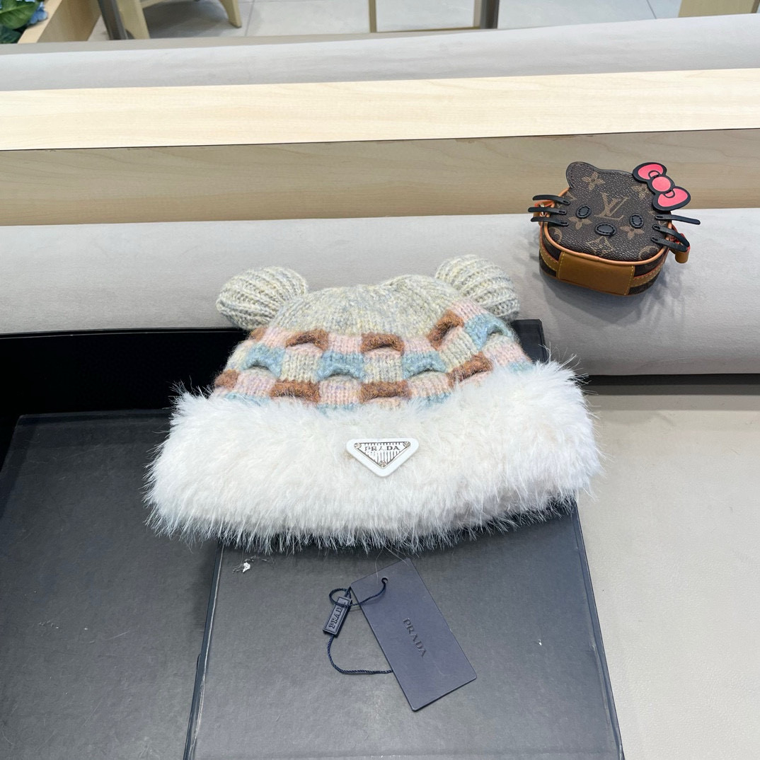 NO:218627,Prada Prada new style hairy cute bear hat warmth thickened autumn and winter hat women plush knitted wool hat fisherman hat baseball hat knitted hat, hat, prada, prada, espadrilles, hats19860909普拉达Prada新款毛茸茸可爱小熊帽子保暖加厚秋冬季帽女毛绒针织毛线帽帽子渔夫帽棒球帽针织帽,帽子,prada,prada,espadrilles,hats,hat
