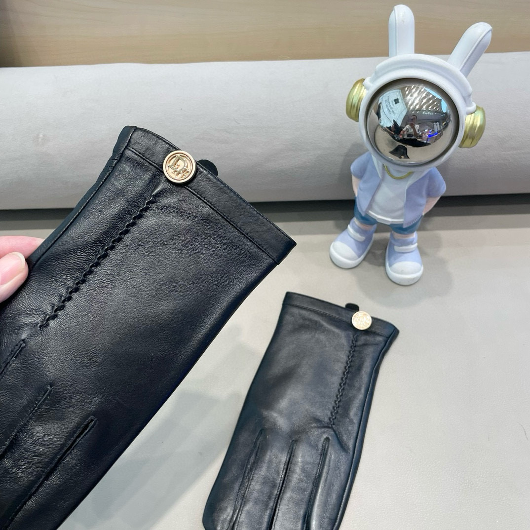 NO:554889,Comes with packaged men's 2025 new exclusive first touch screen gloves. Men's Dior gloves for men [original quality] official website synchronized men's new high-end sheepskin gloves. Don't miss it. 100% imported sheepskin. The leather is fine and soft. Pay attention to the imported sheepskin's unique feel. The cloth lining is more warm. Original custom hardware. Top-notch workmanship. No detail is spared. Genuine opening size. XL XXL gloves, gloves, dior, sheepskin, gloves.19860909配包装男款2025新款独家首发触屏手套 男士迪奥手套男款【原单品质】官网同步男士新款高档羊皮手套不可错过百分百选用进口羊皮 皮质细腻柔软 认准进口羊皮特有手感布内里保暖更佳 原版定制五金顶级做工任何细节都不放过正品开版 码数XL XXL手套,手套,dior,sheepskin,gloves,accessory