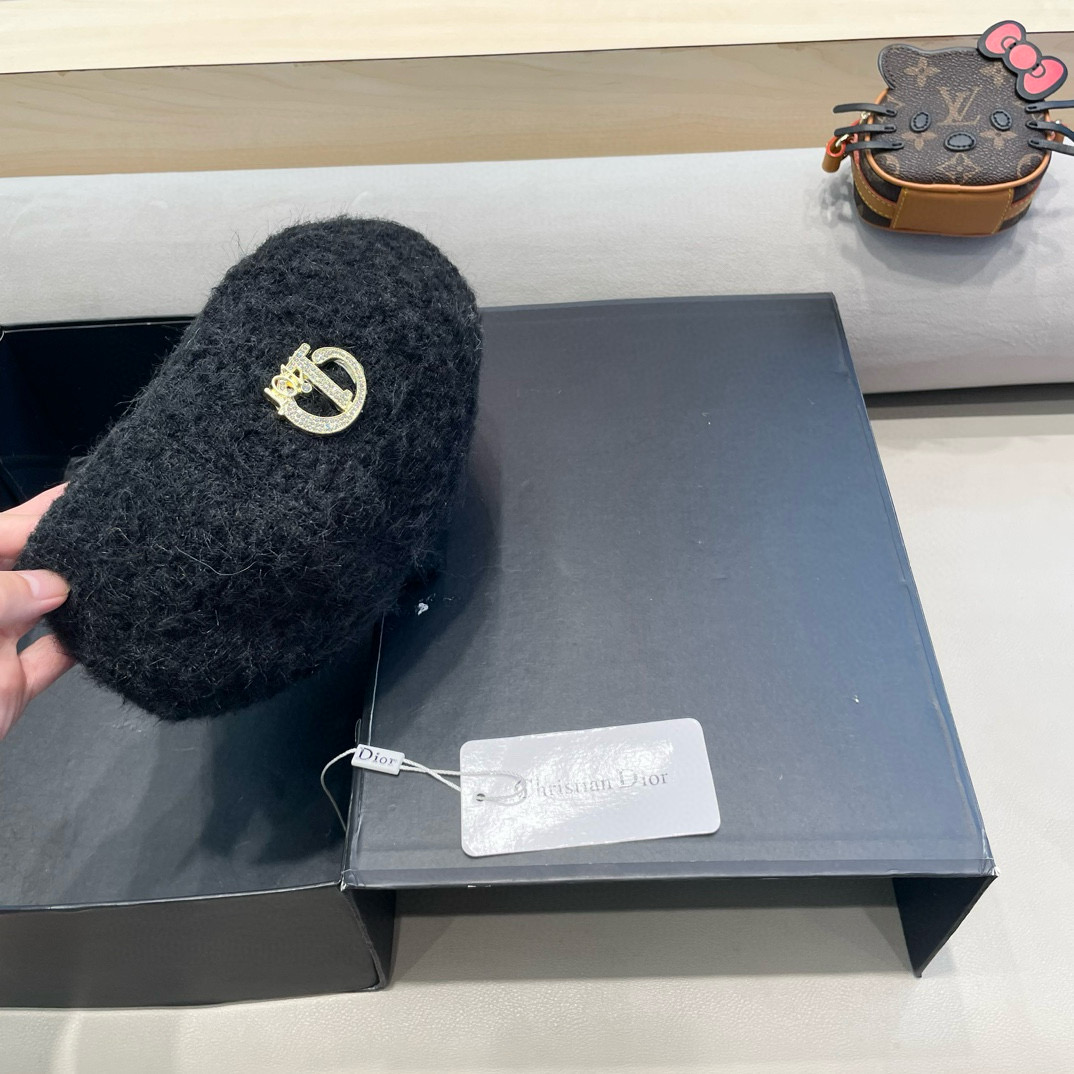 Dior 毛绒针织显白氛围感贝雷帽女2024新款秋冬日系百搭大头围画家帽子