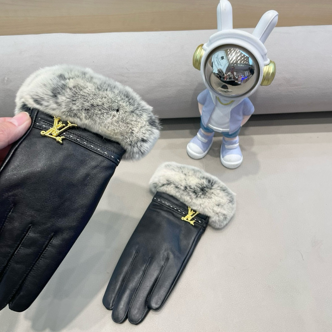 NO:554893,Louis Vuitton LV autumn and winter lazy rabbit fur sheepskin embroidered gloves with mobile phone touch screen, it is worth comparing the same style with different qualities, and instantly sells poor products in the market. Imported first-grade sheepskin lazy rabbit fur is lined with velvet. It is a classic and timeless style. [Happy][Happy] Size ML gloves, gloves, louis vuitton, louis vuitton, sheepskin, gloves19860909路易威登LV秋冬懒兔毛羊皮刺绣手套手机触屏,值得对比同款不同品质,秒杀市场差产品,进口一级羊皮懒兔毛内里加绒 经典不过时款.[愉快][愉快]码数ML手套,手套,louis vuitton,louis vuitton,sheepskin,gloves,accessory