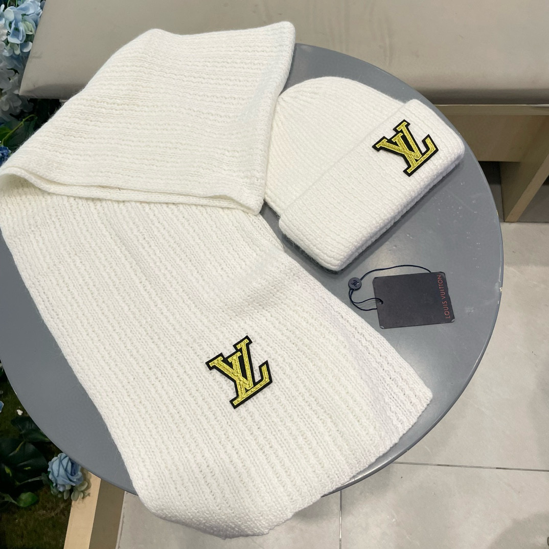 Lv家。【两件套-羊毛套装帽子】经典套装帽子！帽子➕围巾！暖暖哒超级舒服～冬日小姐姐减龄神器哦～这个冬天