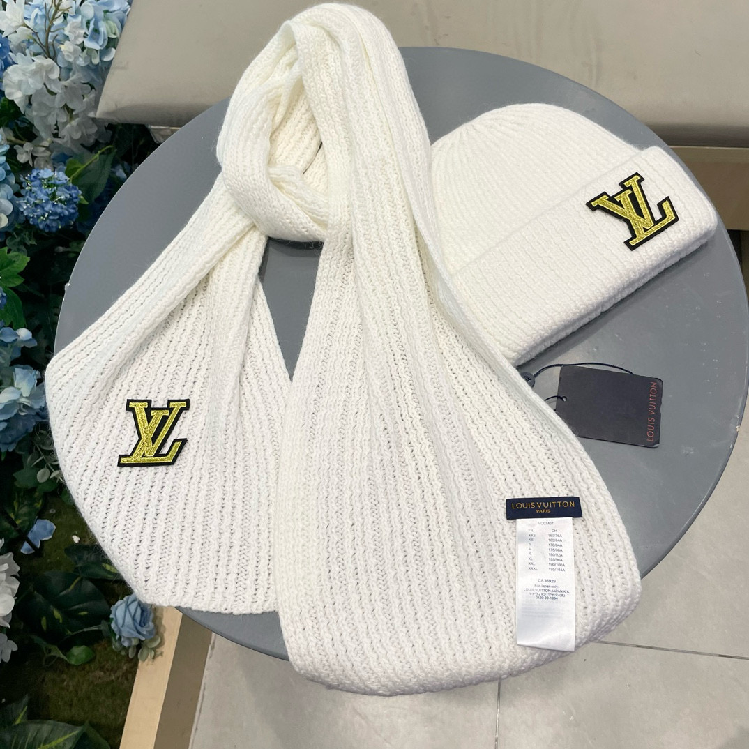Lv家。【两件套-羊毛套装帽子】经典套装帽子！帽子➕围巾！暖暖哒超级舒服～冬日小姐姐减龄神器哦～这个冬天