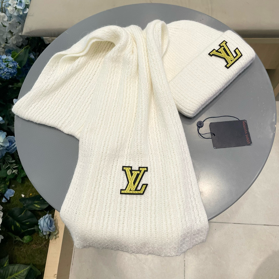 Lv家。【两件套-羊毛套装帽子】经典套装帽子！帽子➕围巾！暖暖哒超级舒服～冬日小姐姐减龄神器哦～这个冬天