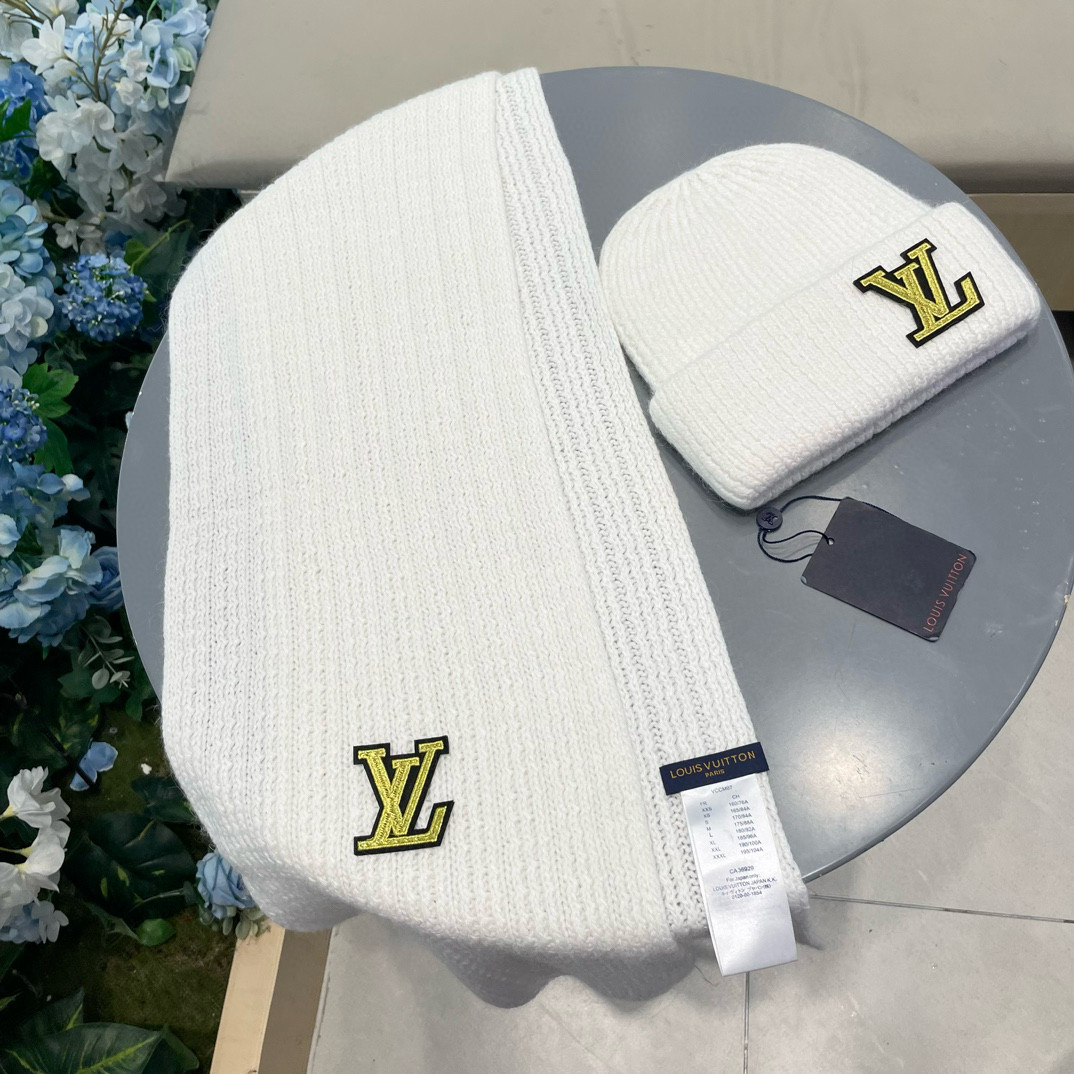 Lv家。【两件套-羊毛套装帽子】经典套装帽子！帽子➕围巾！暖暖哒超级舒服～冬日小姐姐减龄神器哦～这个冬天