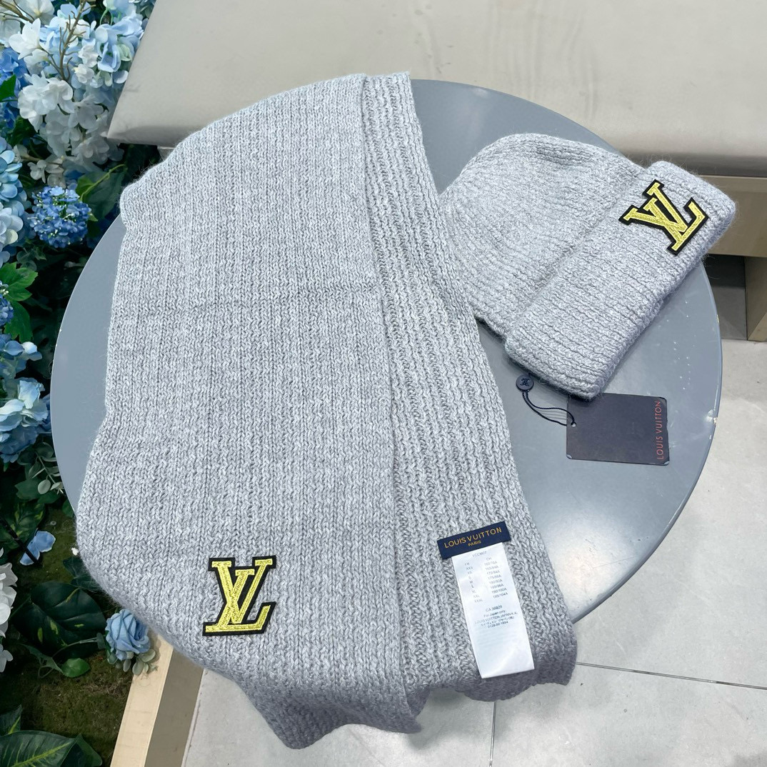Lv家。【两件套-羊毛套装帽子】经典套装帽子！帽子➕围巾！暖暖哒超级舒服～冬日小姐姐减龄神器哦～这个冬天
