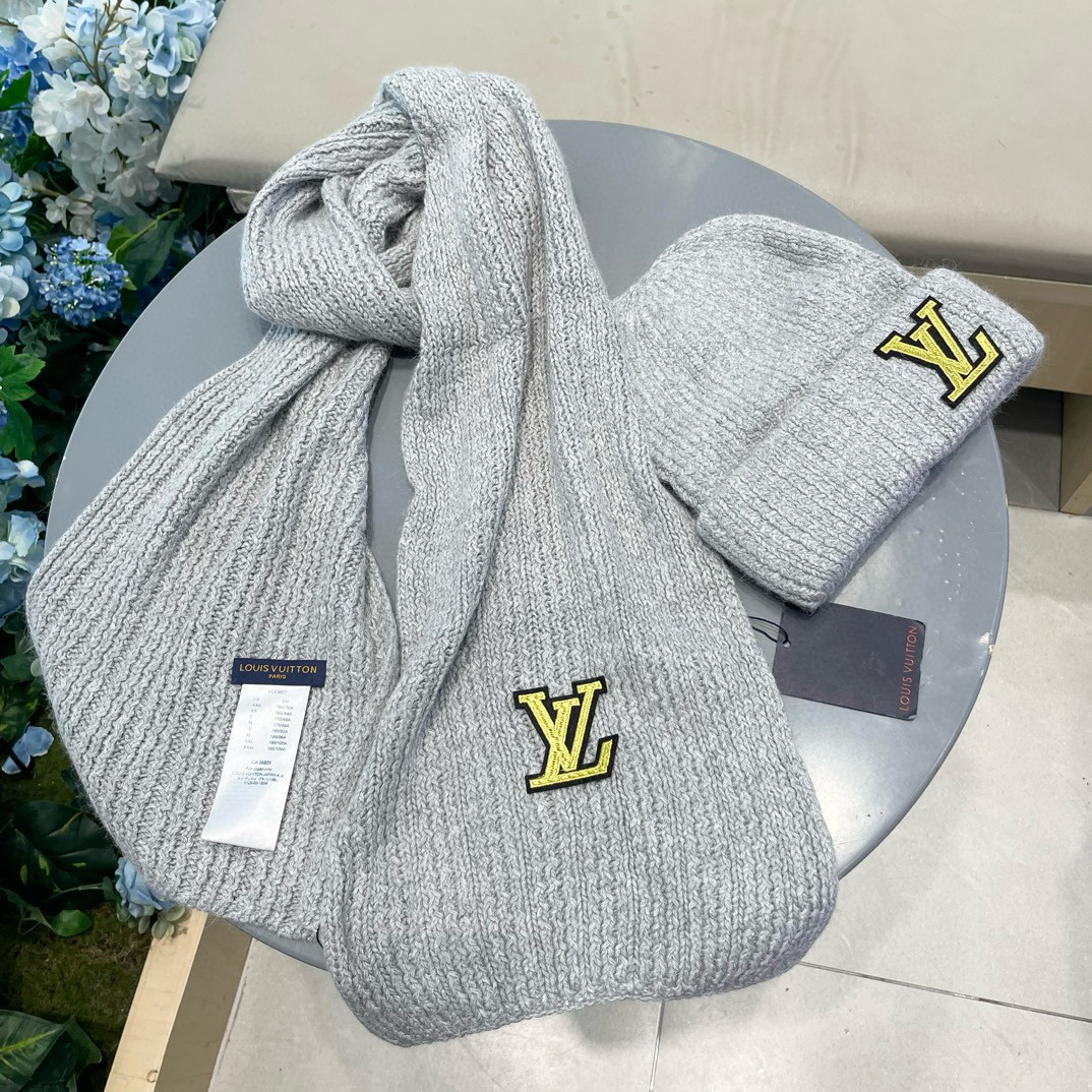 Lv家。【两件套-羊毛套装帽子】经典套装帽子！帽子➕围巾！暖暖哒超级舒服～冬日小姐姐减龄神器哦～这个冬天