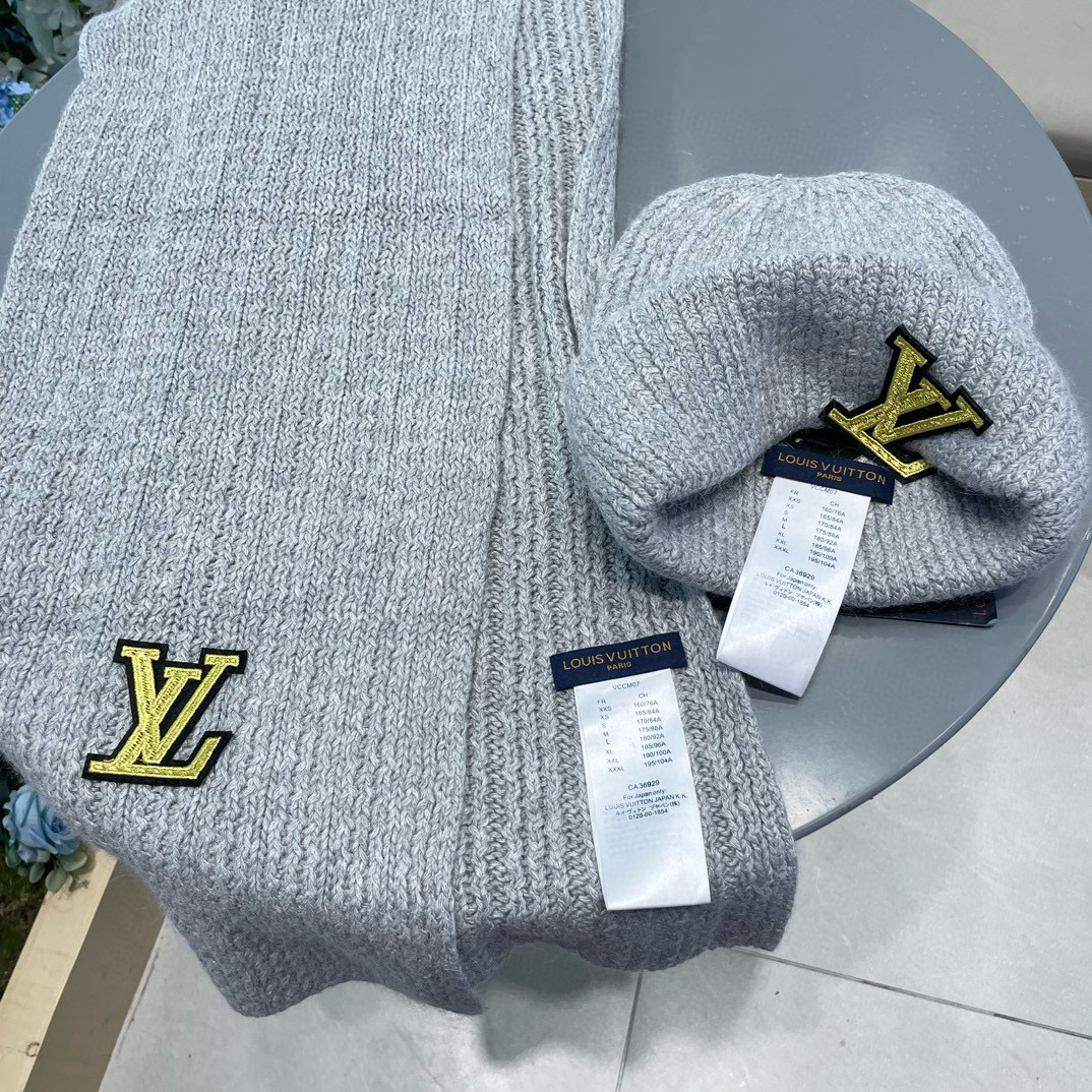 Lv家。【两件套-羊毛套装帽子】经典套装帽子！帽子➕围巾！暖暖哒超级舒服～冬日小姐姐减龄神器哦～这个冬天