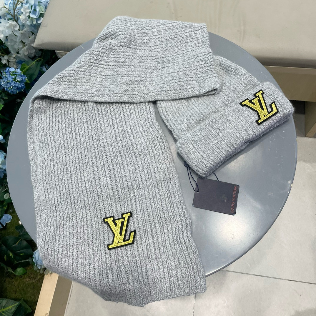 Lv家。【两件套-羊毛套装帽子】经典套装帽子！帽子➕围巾！暖暖哒超级舒服～冬日小姐姐减龄神器哦～这个冬天