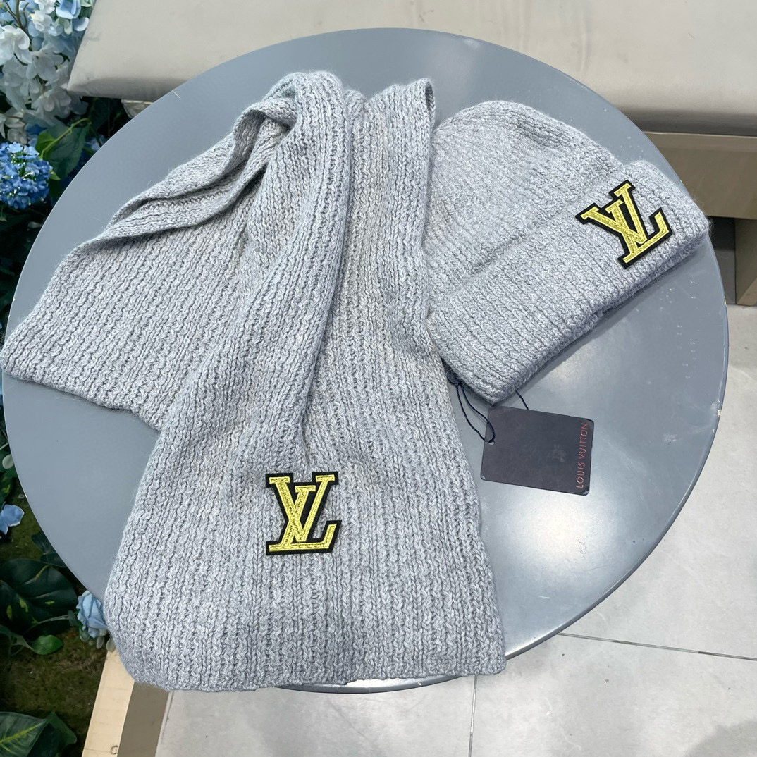 Lv家。【两件套-羊毛套装帽子】经典套装帽子！帽子➕围巾！暖暖哒超级舒服～冬日小姐姐减龄神器哦～这个冬天