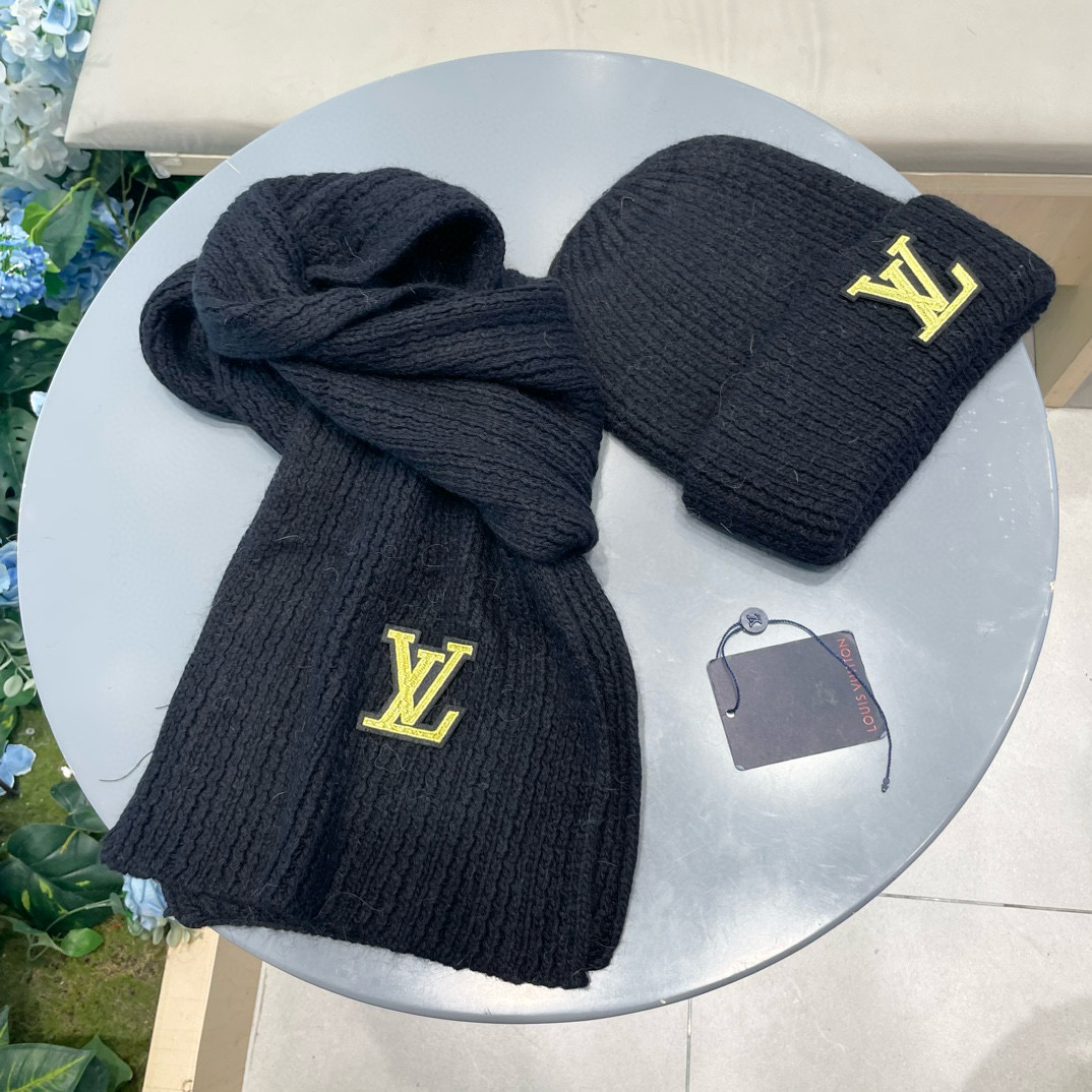 Lv家。【两件套-羊毛套装帽子】经典套装帽子！帽子➕围巾！暖暖哒超级舒服～冬日小姐姐减龄神器哦～这个冬天