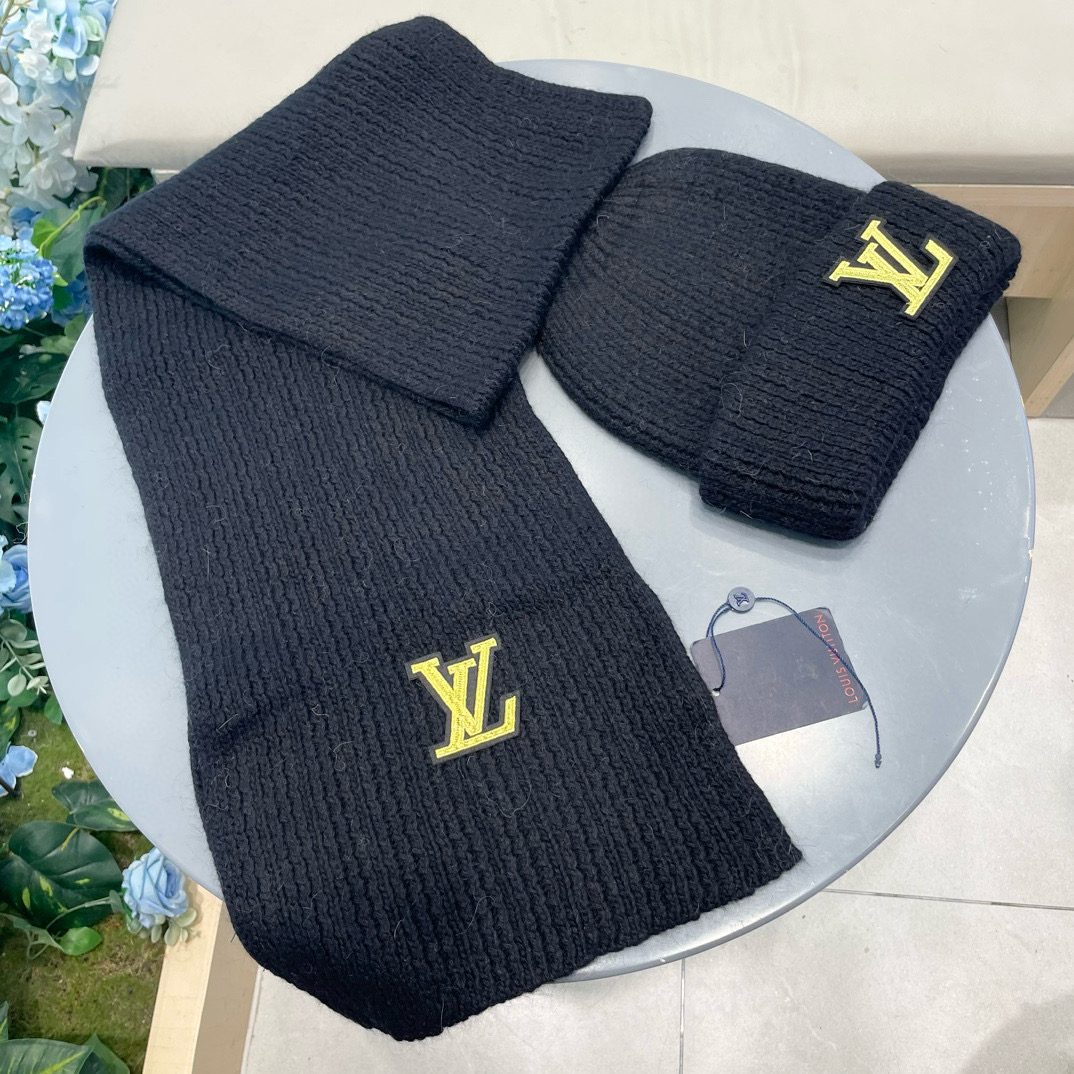 Lv家。【两件套-羊毛套装帽子】经典套装帽子！帽子➕围巾！暖暖哒超级舒服～冬日小姐姐减龄神器哦～这个冬天