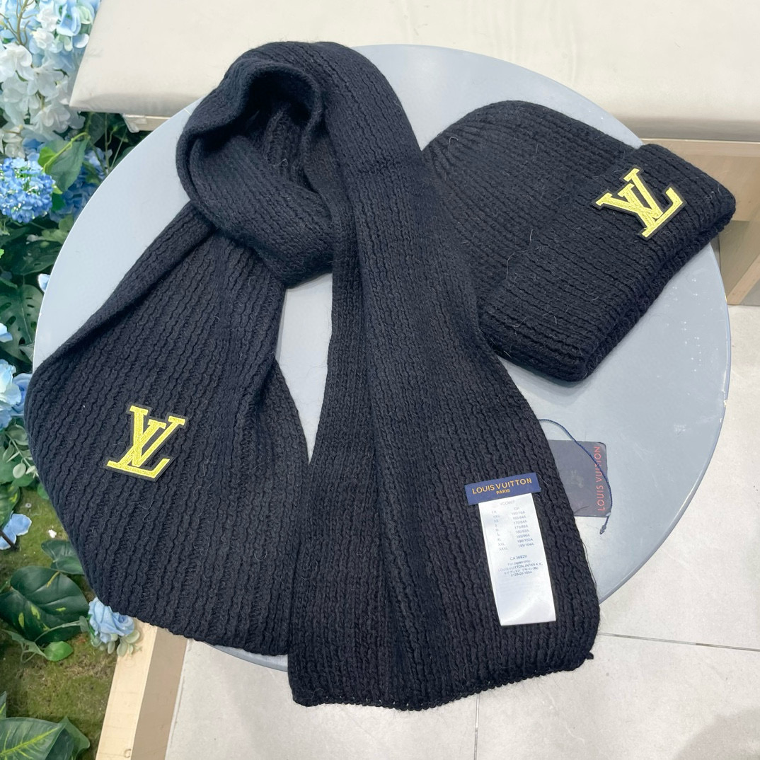 Lv家。【两件套-羊毛套装帽子】经典套装帽子！帽子➕围巾！暖暖哒超级舒服～冬日小姐姐减龄神器哦～这个冬天