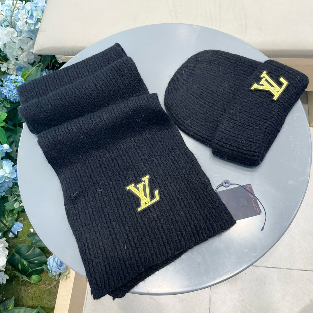 Lv家。【两件套-羊毛套装帽子】经典套装帽子！帽子➕围巾！暖暖哒超级舒服～冬日小姐姐减龄神器哦～这个冬天