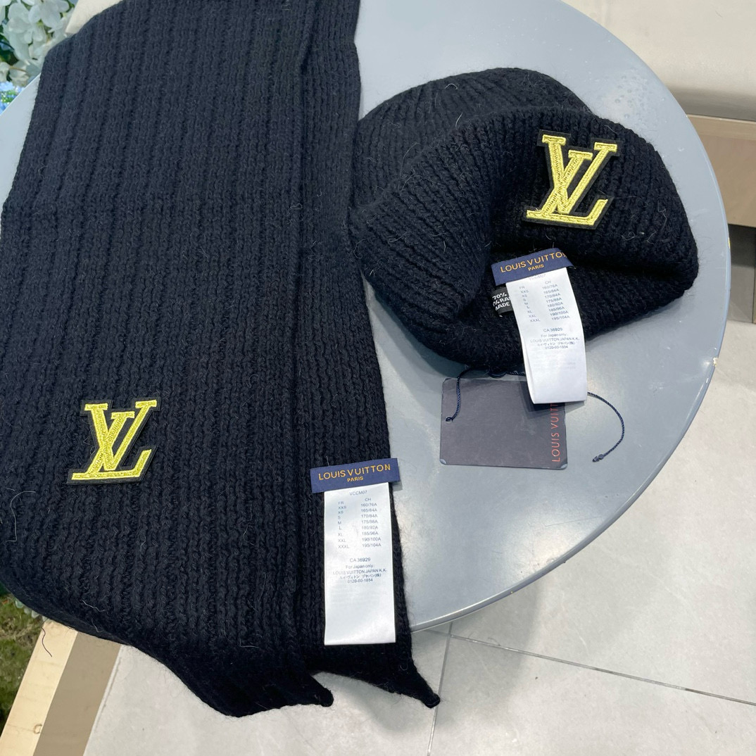 Lv家。【两件套-羊毛套装帽子】经典套装帽子！帽子➕围巾！暖暖哒超级舒服～冬日小姐姐减龄神器哦～这个冬天