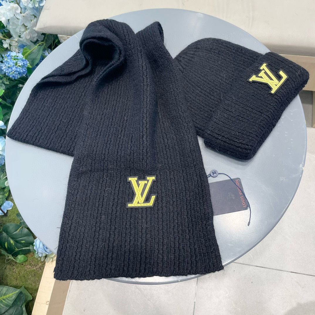 Lv家。【两件套-羊毛套装帽子】经典套装帽子！帽子➕围巾！暖暖哒超级舒服～冬日小姐姐减龄神器哦～这个冬天