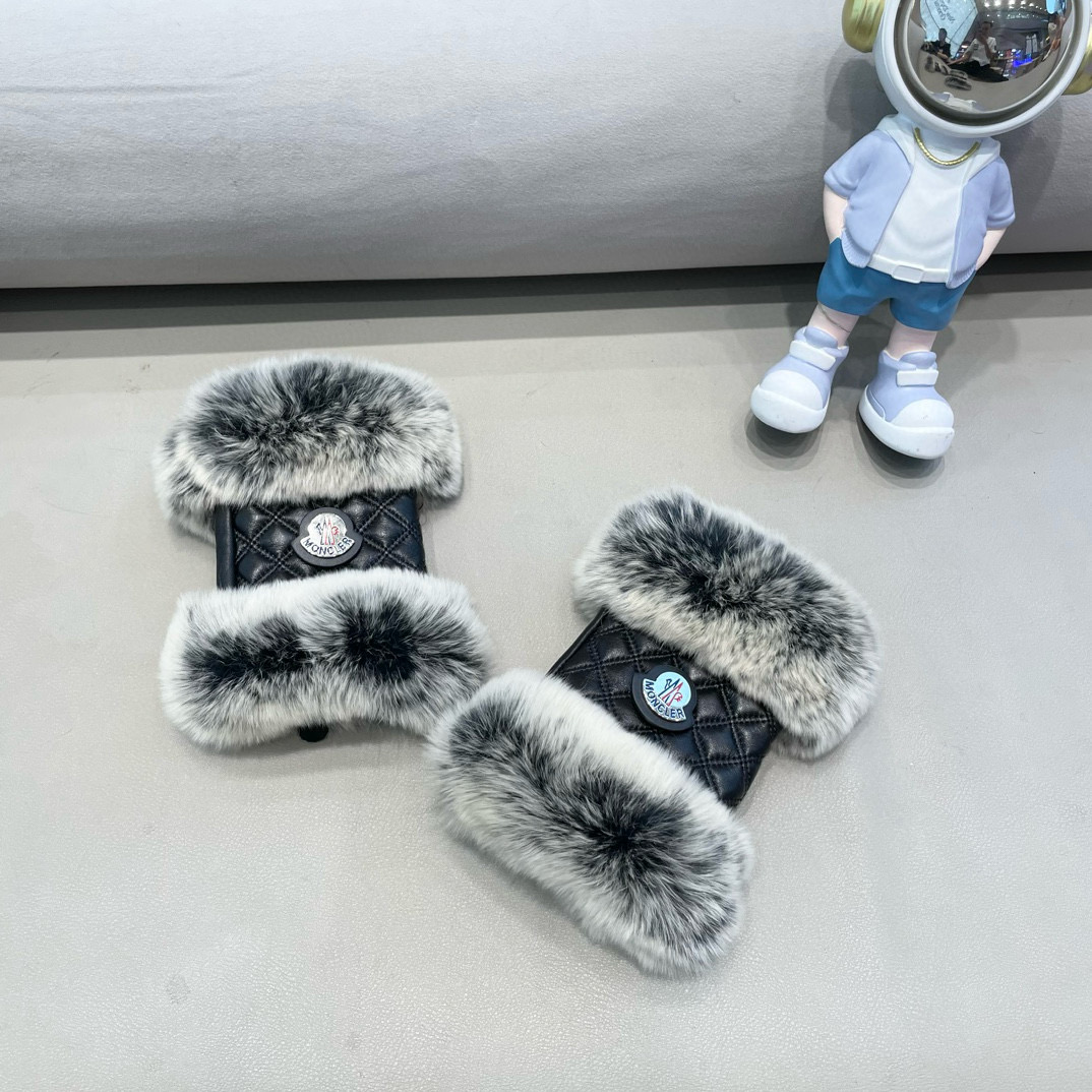 NO:294077,MONCLER covert autumn and winter short lazy rabbit hair fast mouth wool gloves are worth comparing the same style with different quality, instantly selling poor products in the market, imported first-class lambskin lazy rabbit hair fur, classic outdated style. If you like half a finger, you can buy this quality this year and next year. [Happy] [Happy] With box size, average size gloves, gloves, Moncler, sheepskin, gloves19860909MONCLER蒙口秋冬短款懒兔毛速口羊毛手套值得对比同款不同品质,秒杀市场差产品,进口一级羊皮懒兔毛内里加绒 经典不过时款.喜欢半指可以入手了,这种品质的今年用了明年还能用 [愉快][愉快][愉快]配盒子码数 均码手套,手套,Moncler,sheepskin,gloves,accessory