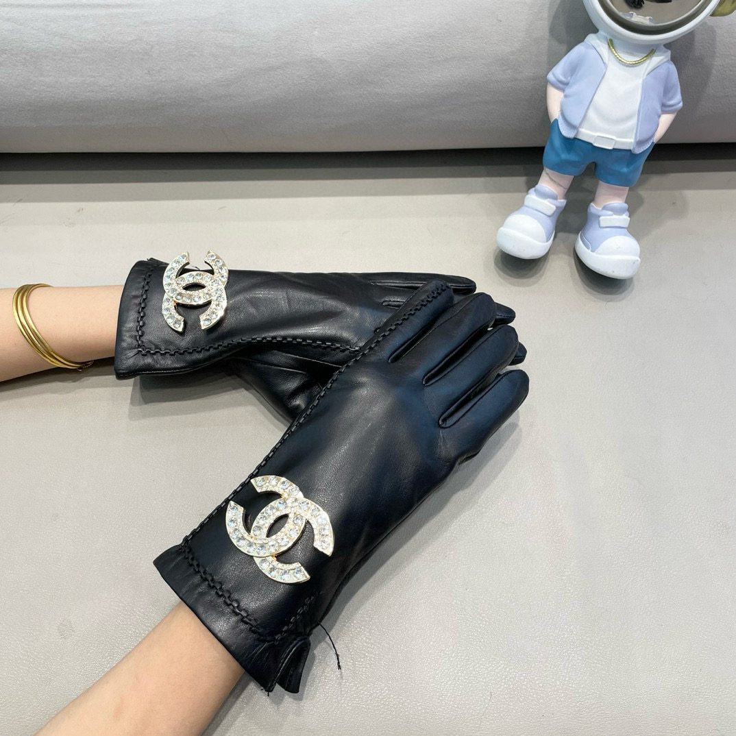 NO:294034,Chanel women's sheepskin gloves, fashionable gloves, warm and fleece lining in autumn and winter, classic, simple, comfortable, soft and versatile!  Count M L gloves, gloves, chanel, chanel, sheepskin, gloves19860909Chanel香奈儿女款羊皮手套,时尚手套,秋冬保暖加绒内里,经典简洁上手超舒适柔软、百搭！码数M L手套,手套,chanel,chanel,sheepskin,gloves,accessory