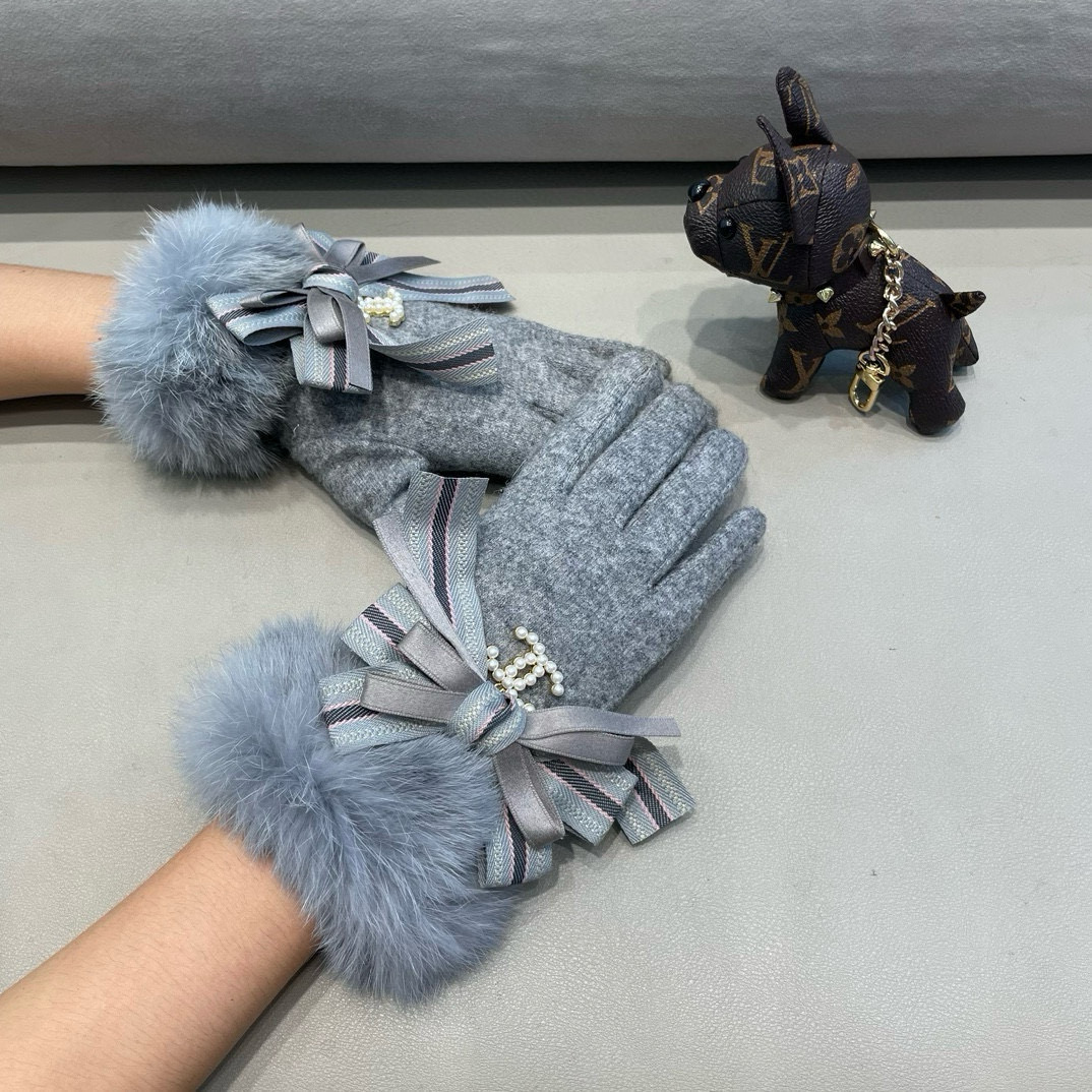 NO:294036,Chanel's new wool rabbit fur gloves, fashionable gloves, autumn and winter warm plus velvet inner, super cute bow, super comfortable, soft and versatile!  With box size gloves, gloves, chanel, chanel, gloves19860909Chanel香奈儿专柜新品羊毛兔毛手套,时尚手套,秋冬保暖加绒内里,超嗲蝴蝶结,上手超舒适柔软、百搭！配盒子均码手套,手套,chanel,chanel,gloves,accessory