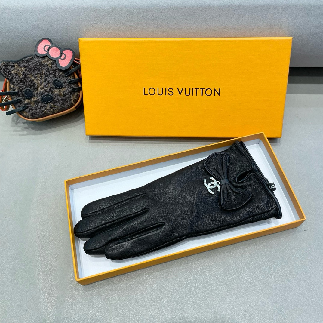 NO:294070,Chanel Chanel's new deerskin pattern women's gloves, first-class sheepskin, ultra-thin, soft and comfortable leather, special hand shape, super texture, size M L gloves, chanel, chanel, sheepskin, gloves19860909Chanel香奈儿新款鹿皮纹女士手套 一级羊皮 皮质超薄柔软舒适 特显手型 质感超群 码数 M L手套,手套,chanel,chanel,sheepskin,gloves,accessory