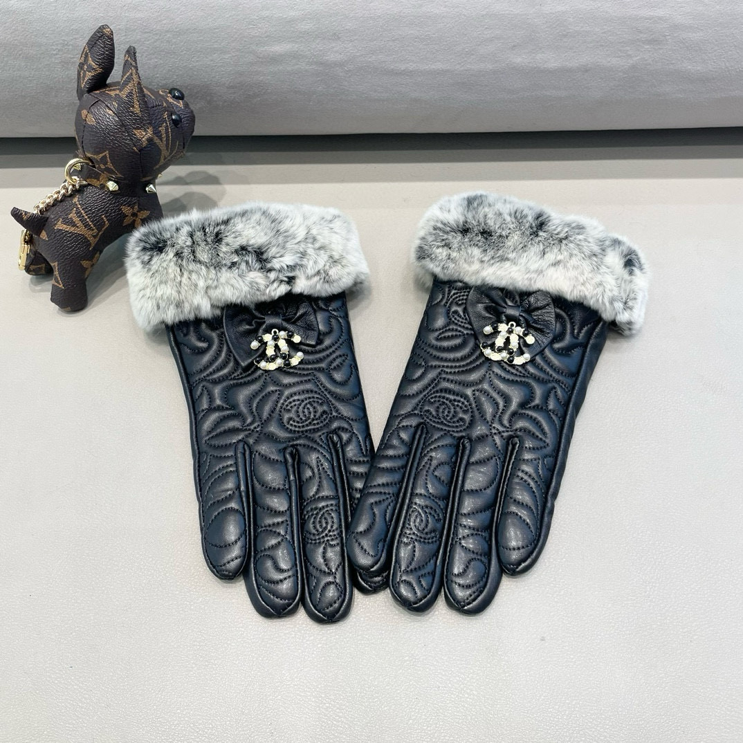 NO:294080,Chanel Chanel autumn and winter lazy rabbit hair embroidered logo sheepskin gloves mobile phone touch screen, worth comparing the same style with different quality, instantly selling bad products in the market, imported first-class lambskin lazy rabbit hair hair with velvet inside, classic and outdated style. If you like it, you can buy gloves, gloves, chanel, chanel, sheepskin, gloves19860909Chanel 香奈儿秋冬懒兔毛刺绣logo羊皮手套手机触屏,值得对比同款不同品质,秒杀市场差产品,进口一级羊皮懒兔毛内里加绒 经典不过时款.喜欢可以入手了手套,手套,chanel,chanel,sheepskin,gloves,accessory